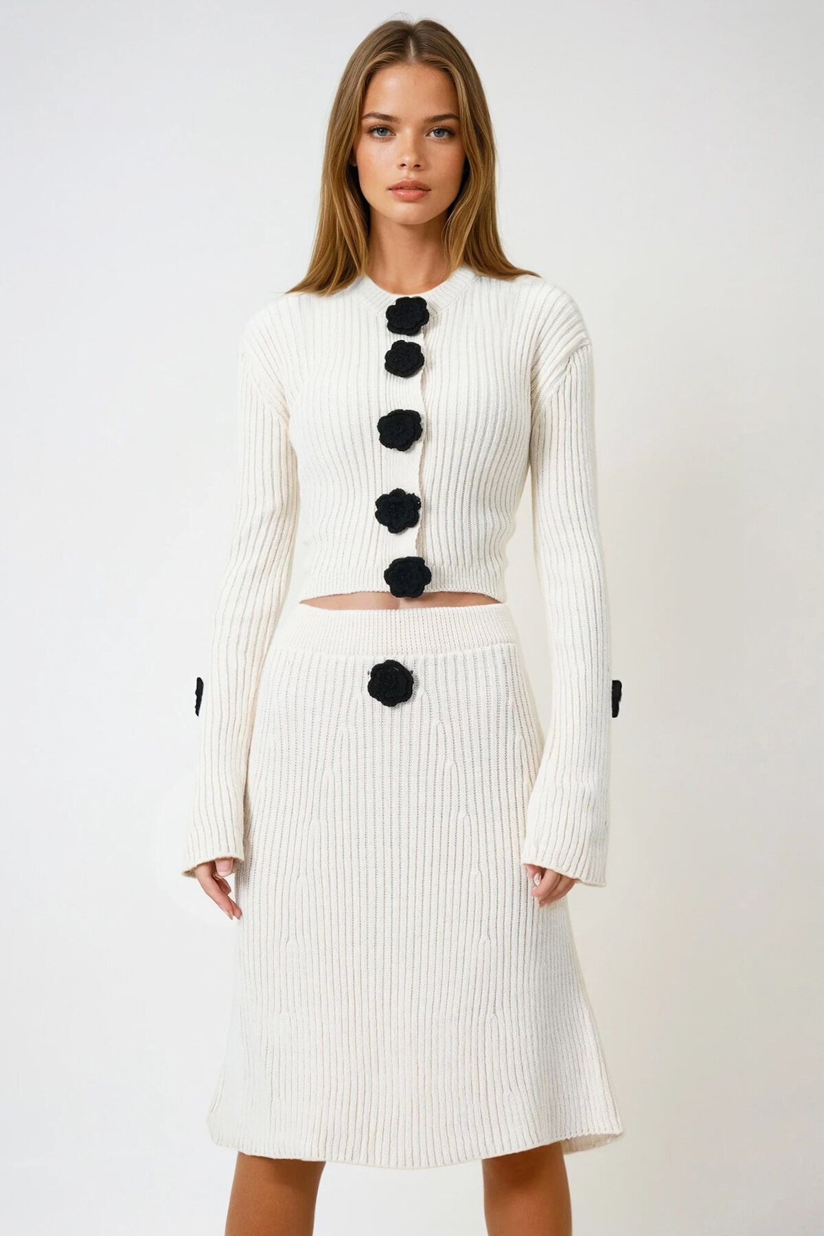 Ekru Fitilli Çiçek Düğme Detaylı Triko Hırka Ve Etek Takım