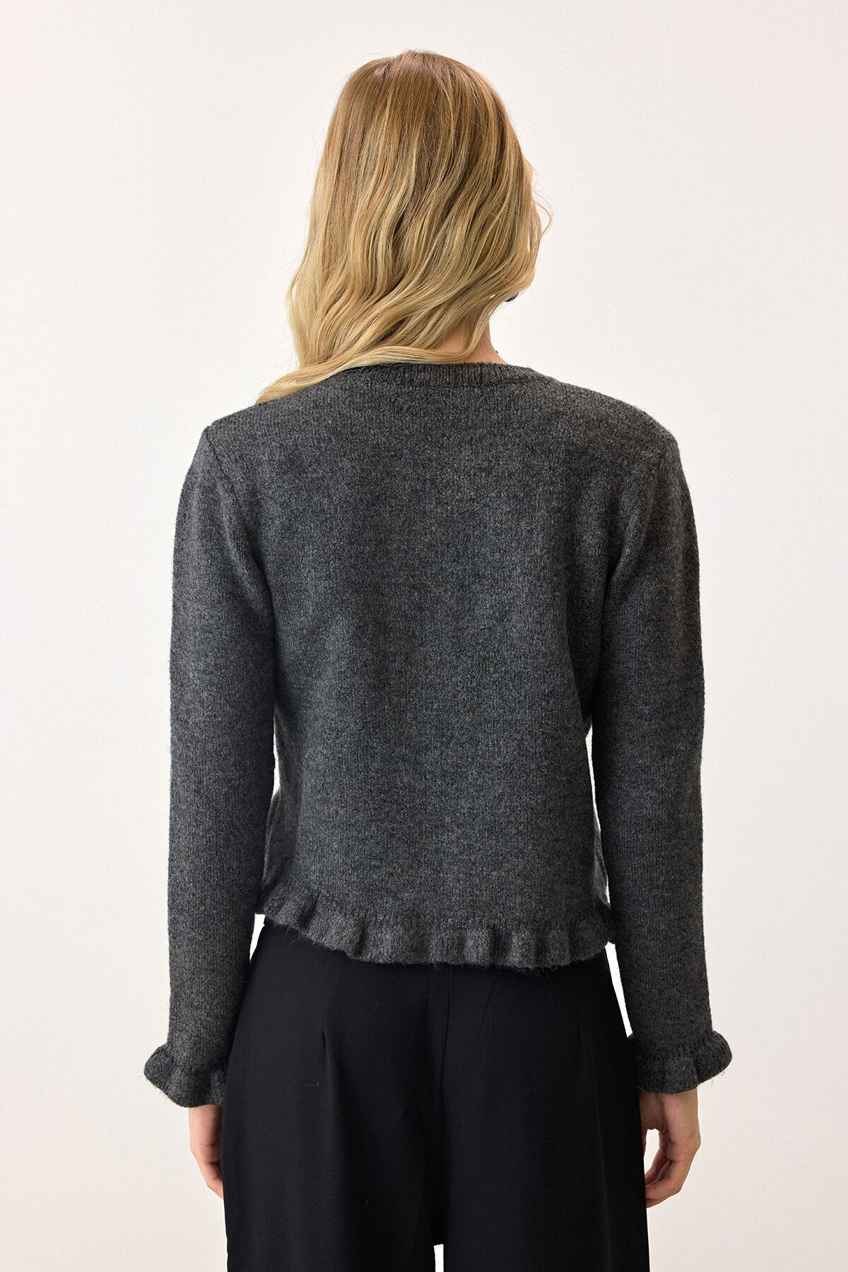 Antrasit Eteği Ve Kolları Fırfırlı Düğme Kapamalı Bisiklet Yaka Triko Hırka