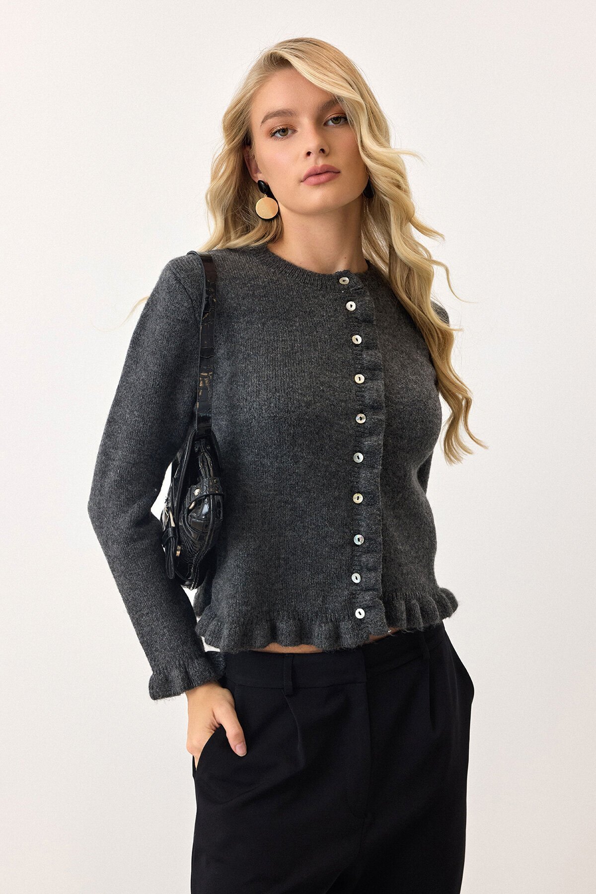Antrasit Eteği Ve Kolları Fırfırlı Düğme Kapamalı Bisiklet Yaka Triko Hırka