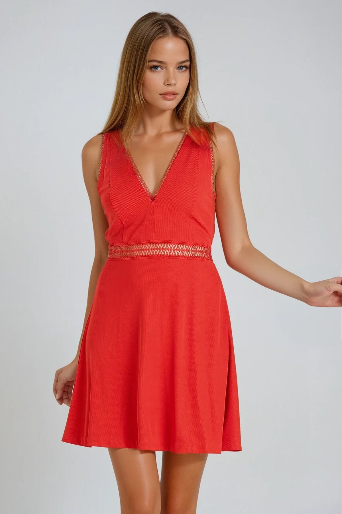 Kırmızı Geniş Askılı Ajur Şeritli Mini Elbise