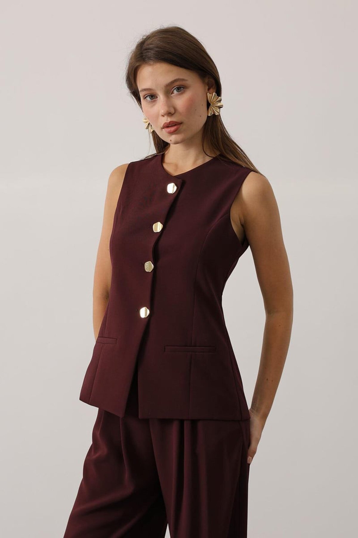 Gold Düğme Detaylı Yelek Ve Pileli Palazzo Pantolon Takım