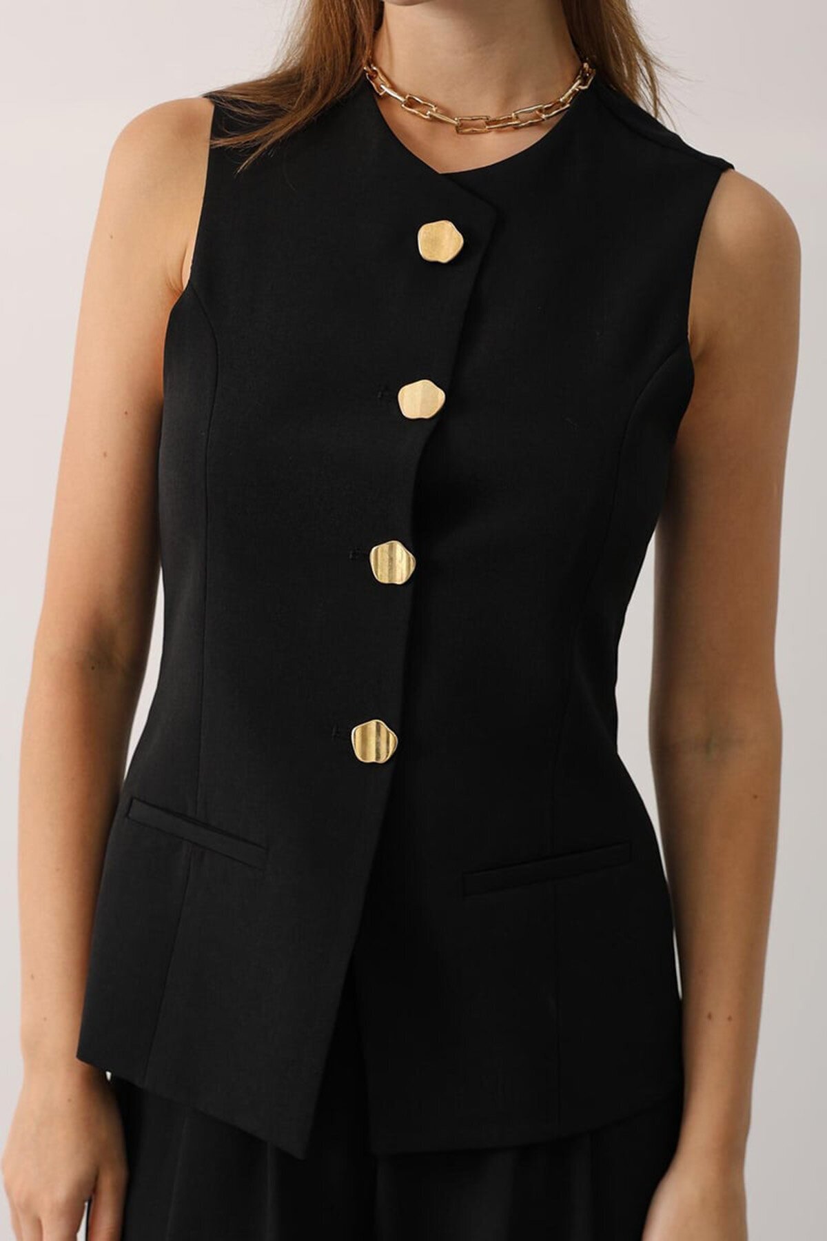 Gold Düğme Detaylı Yelek Ve Pileli Palazzo Pantolon Takım