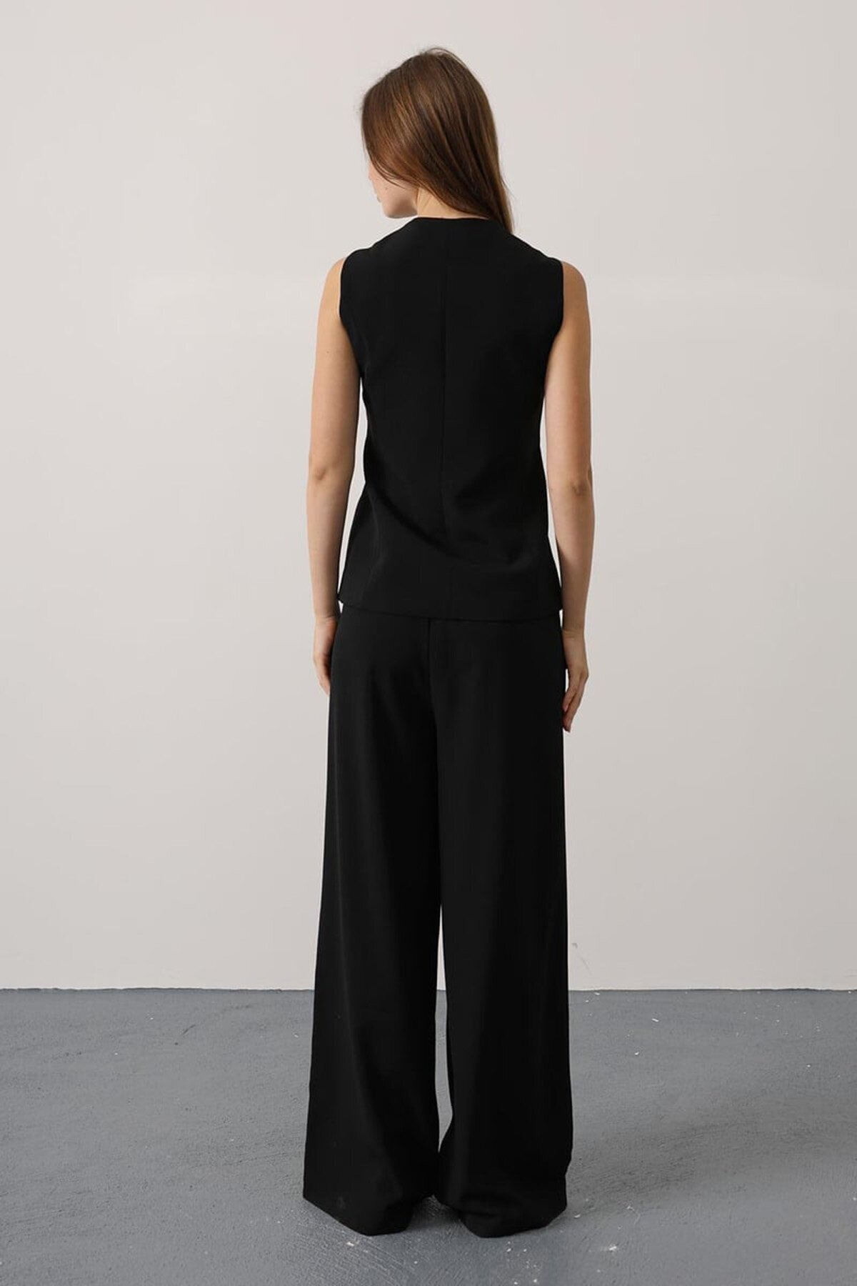 Gold Düğme Detaylı Yelek Ve Pileli Palazzo Pantolon Takım