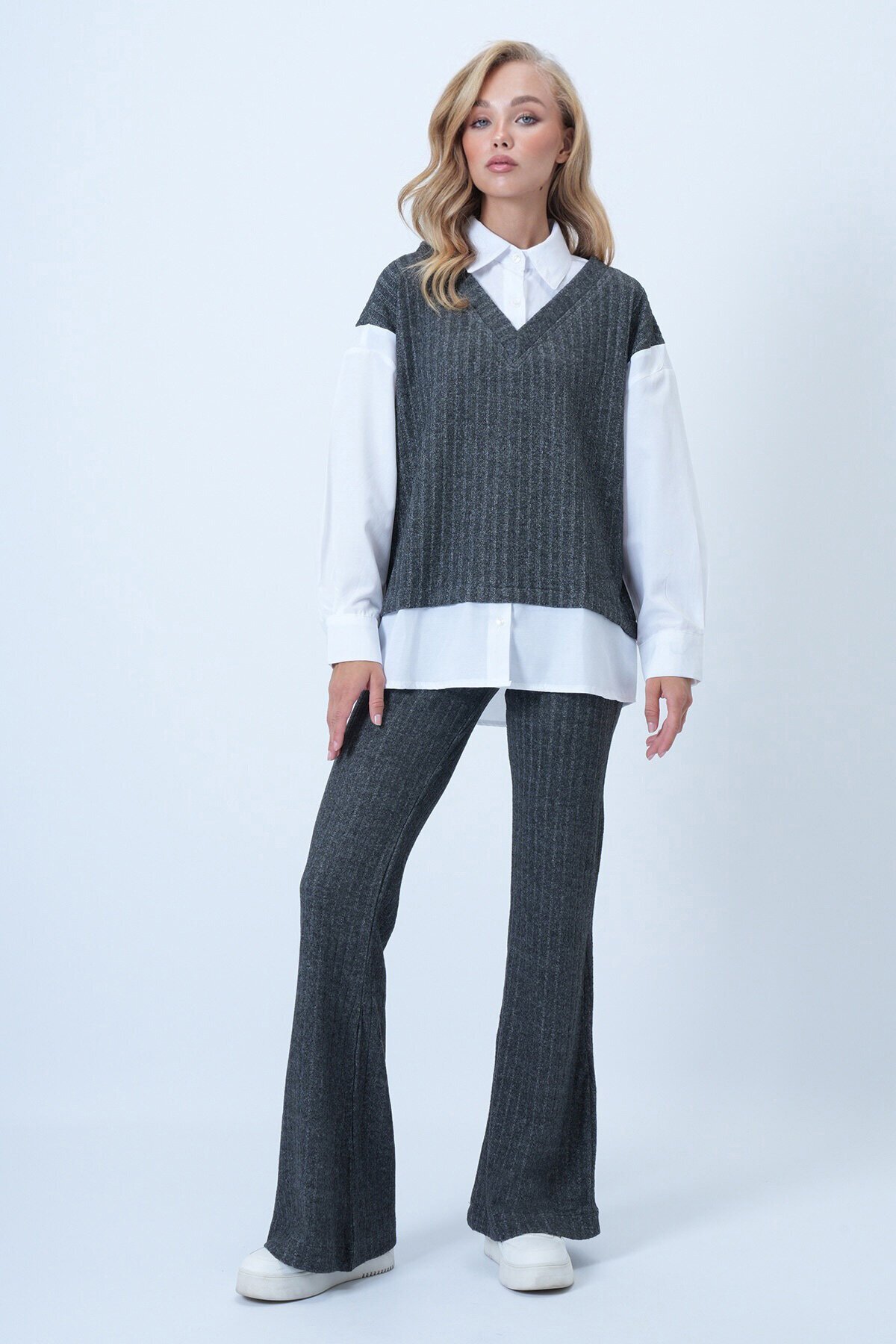 Gömlek Garnili Triko Süveter Ve Pantolon Takım