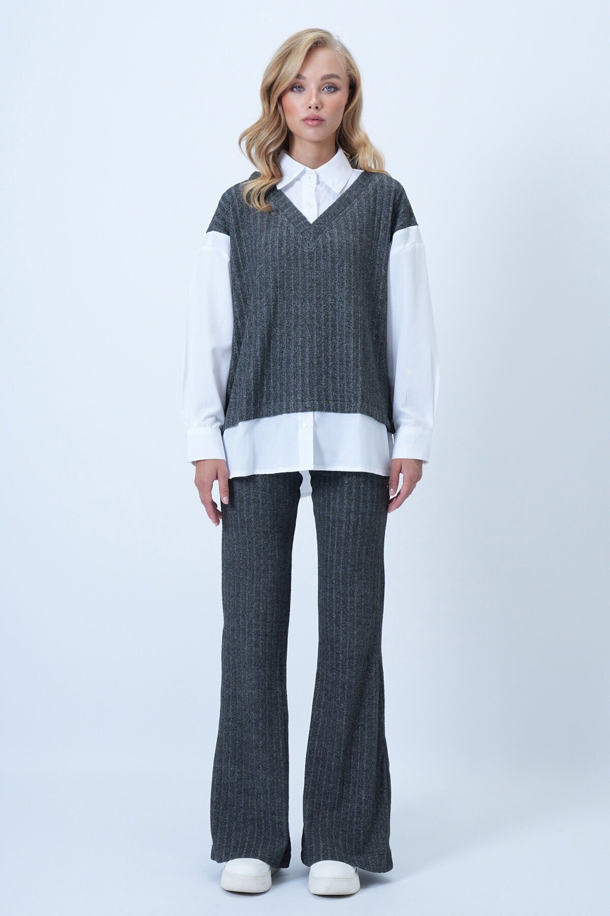 Gömlek Garnili Triko Süveter Ve Pantolon Takım