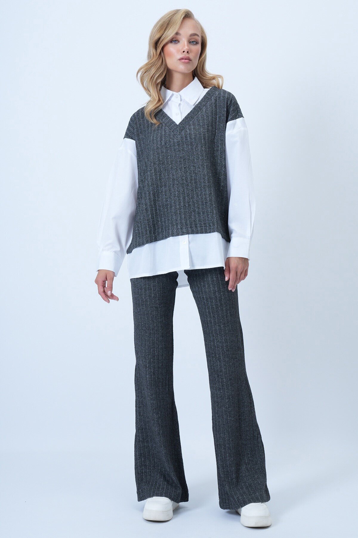 Gömlek Garnili Triko Süveter Ve Pantolon Takım