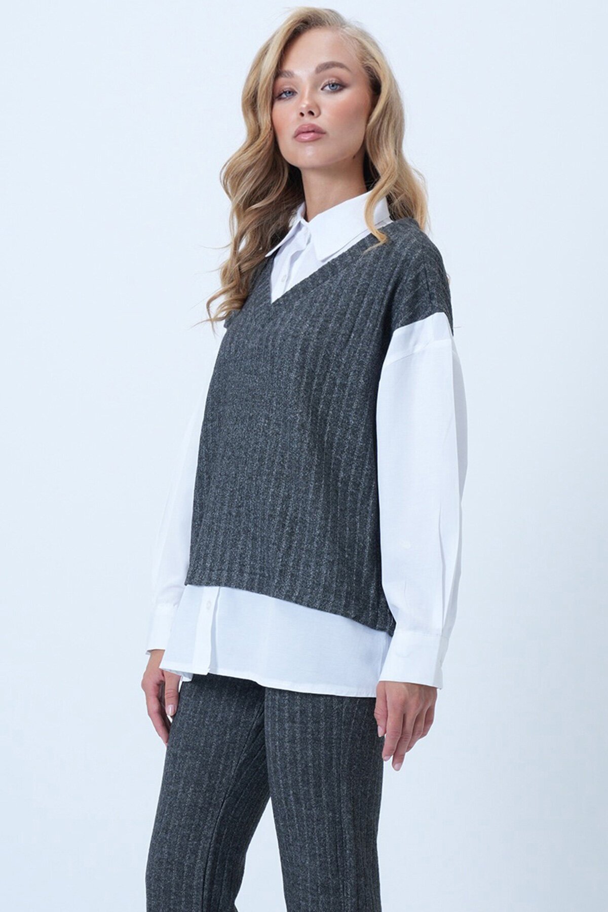 Gömlek Garnili Triko Süveter Ve Pantolon Takım