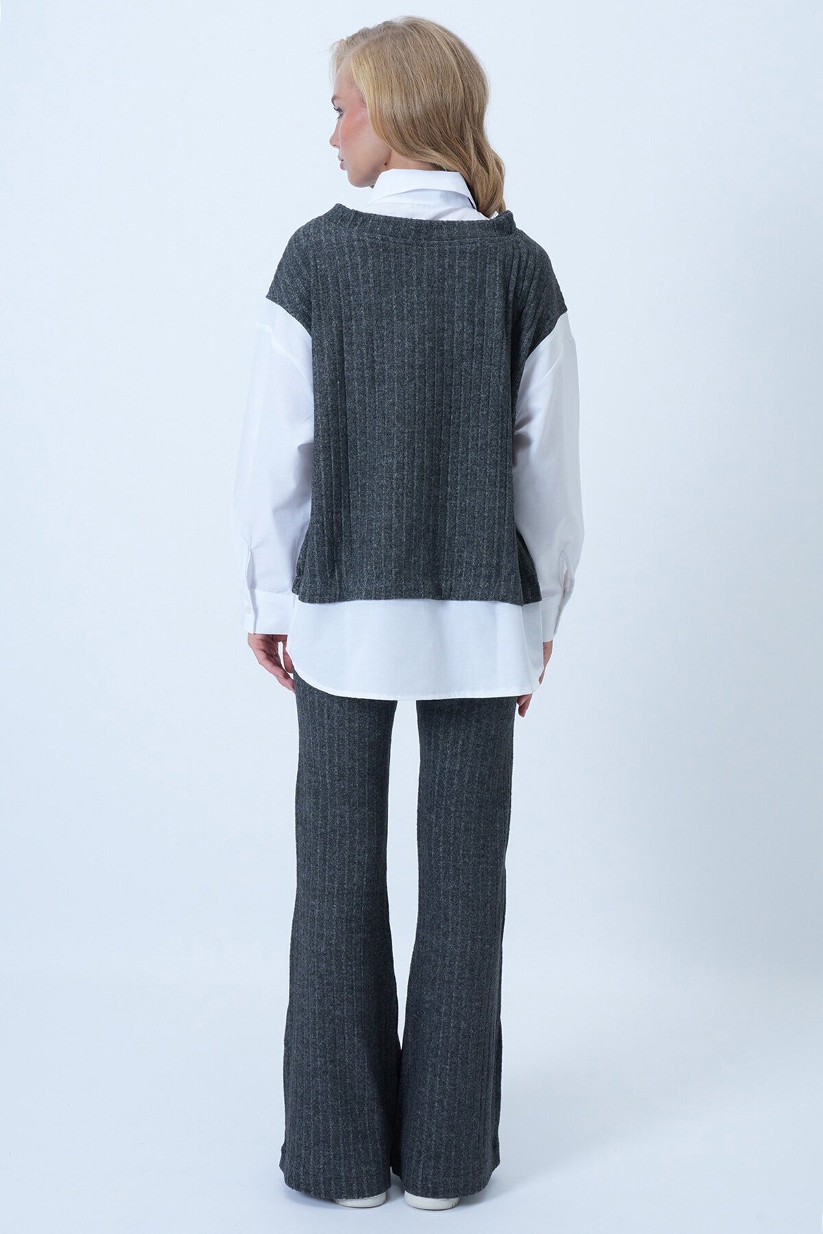 Gömlek Garnili Triko Süveter Ve Pantolon Takım