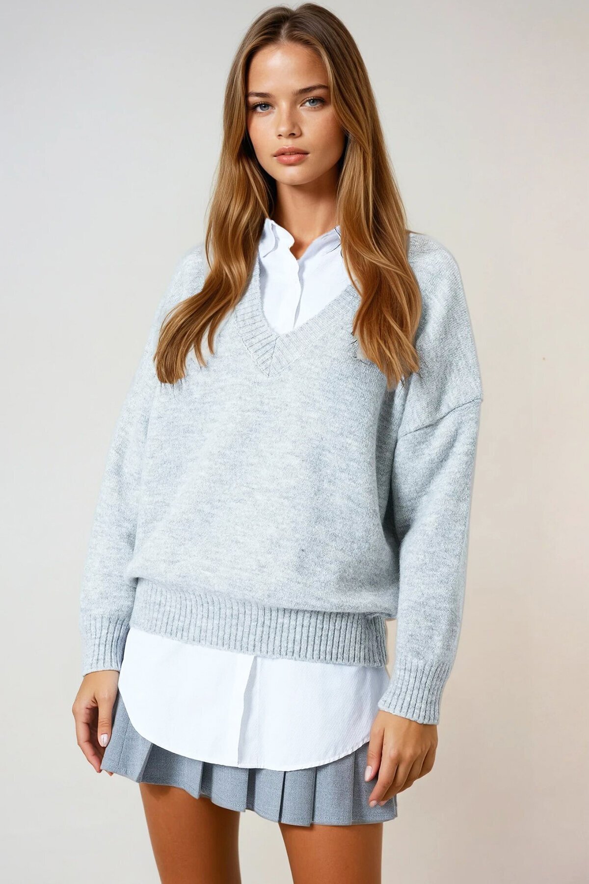 Düşük Omuz V Yaka Triko Kazak