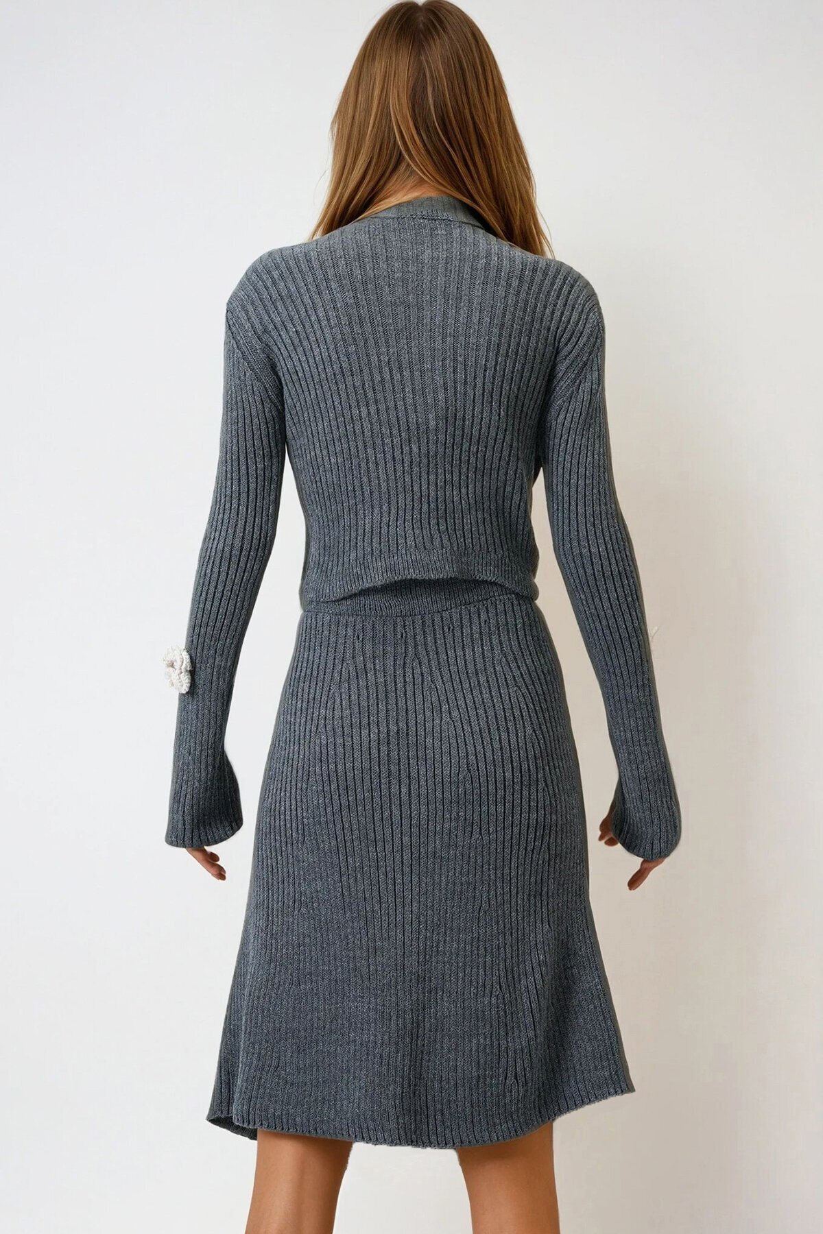 Gri Fitilli Çiçek Düğme Detaylı Triko Hırka Ve Etek Takım