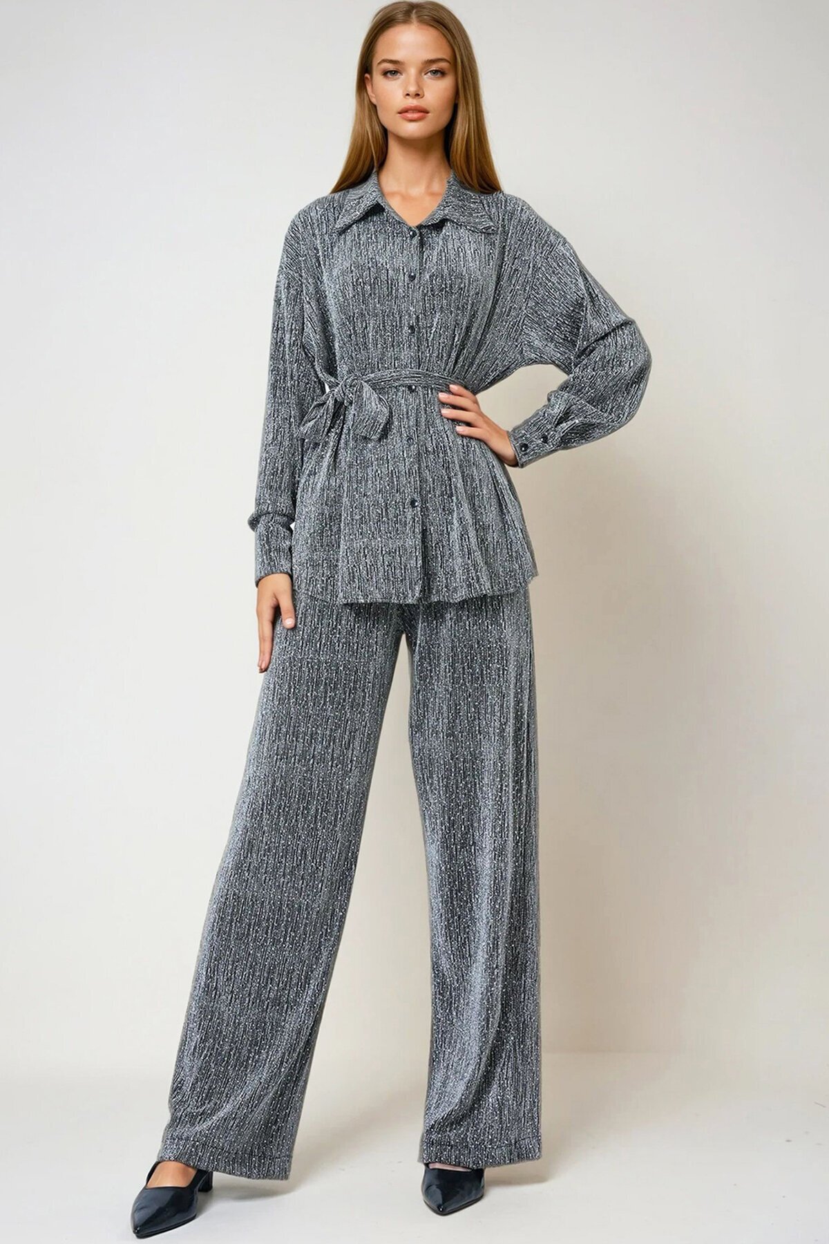 Gri Fiyonklu Oversize Gömlek Ve Bağcıklı Beli Lastikli Taş İşlemeli İkili Takım