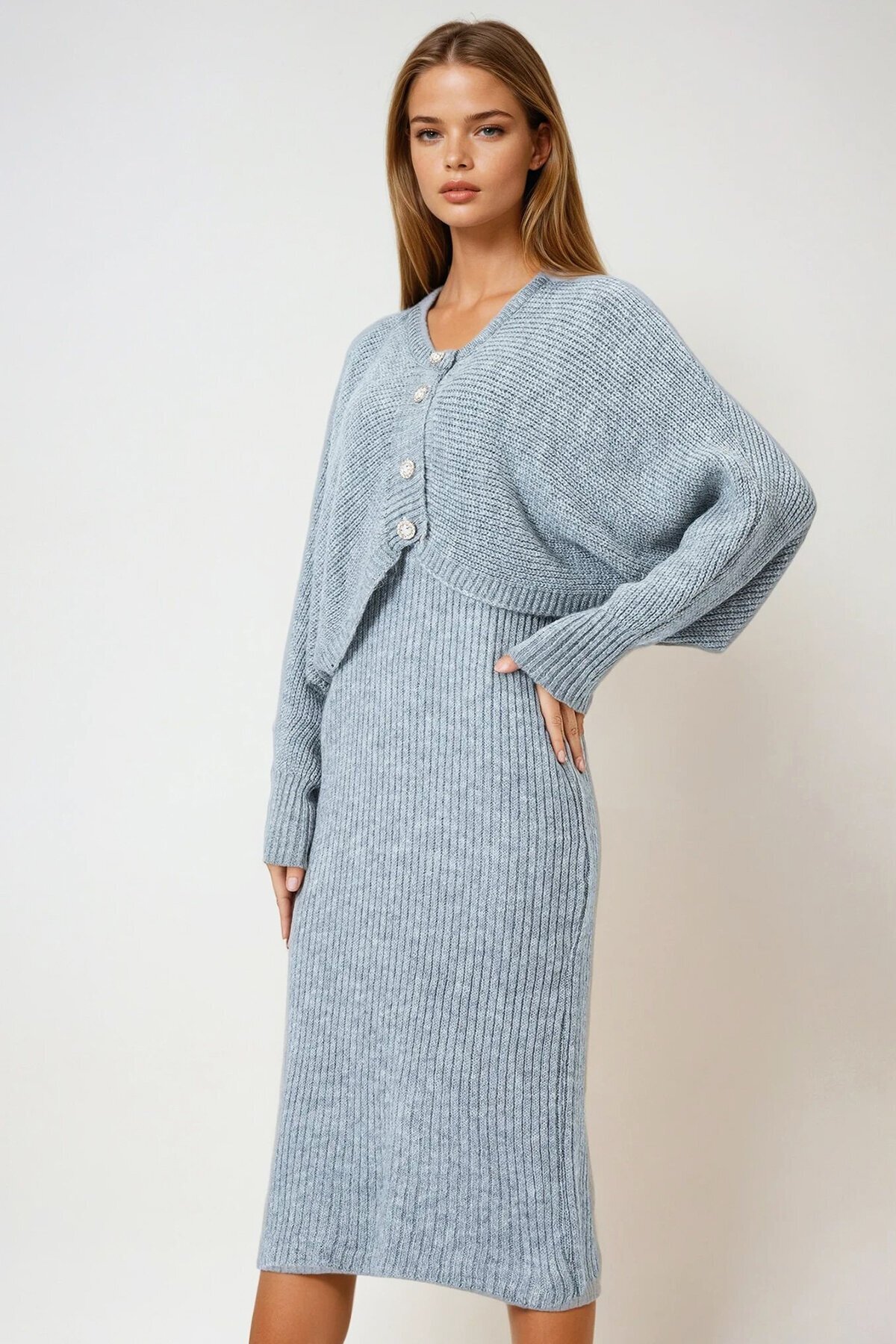 Düğme Kapamalı Crop Hırka ve Ön Arka V Yaka Fitilli Triko Elbise Takım