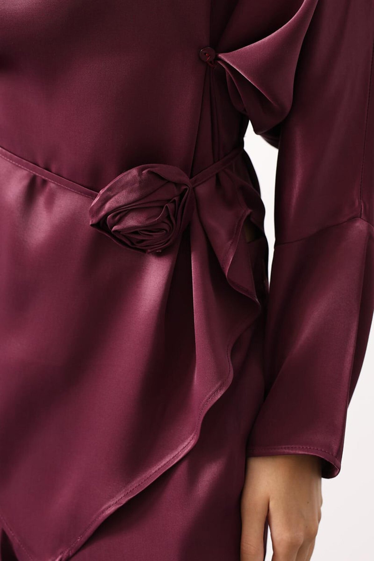 Gül Broşlu Beli Bağlamalı Asimetrik Kesim Bluz Ve Beli Lastikli Pantolon Saten Takım