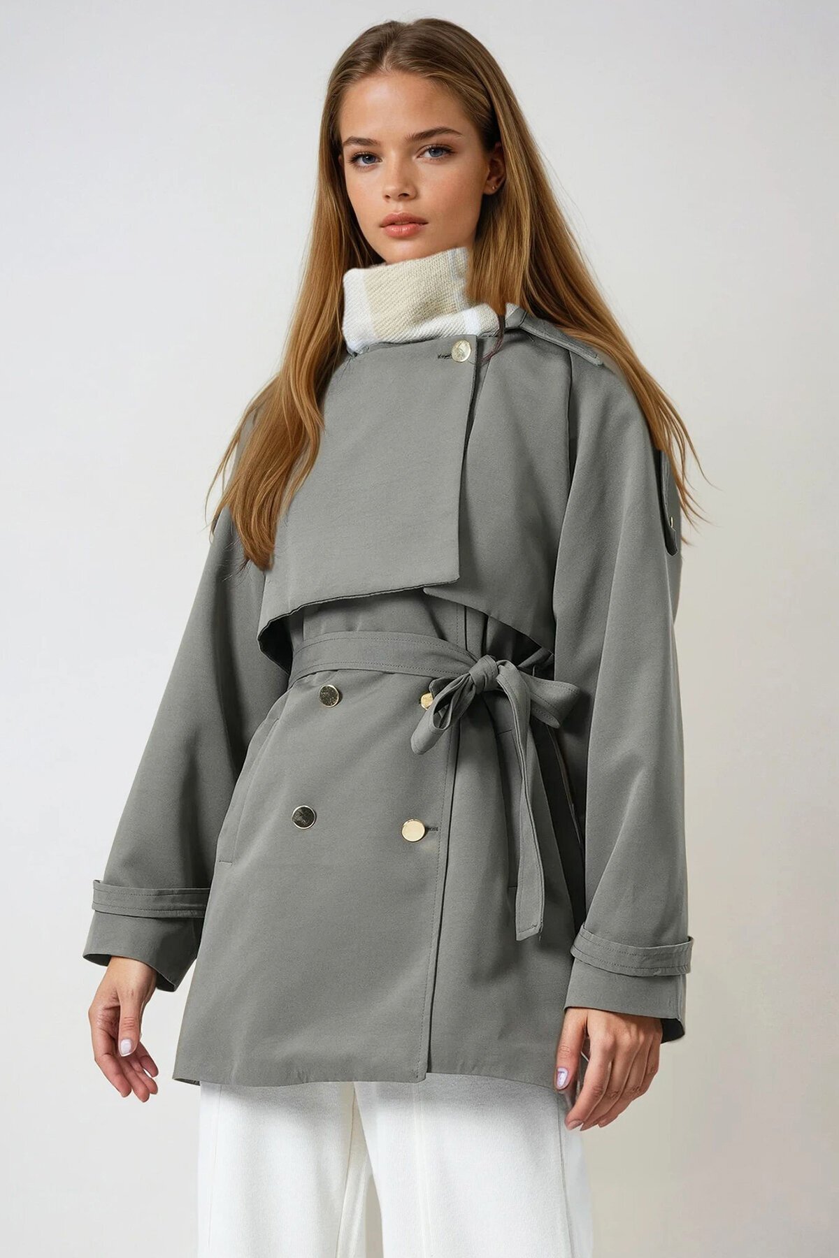 Haki Çift Cepli  Astarlı Kemerli Omuzu Ve Beli Apoletli Trençkot