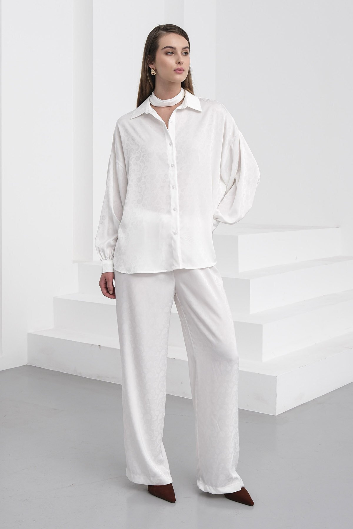 Jakar Desen Saten Gömlek Ve Pantolon Takım