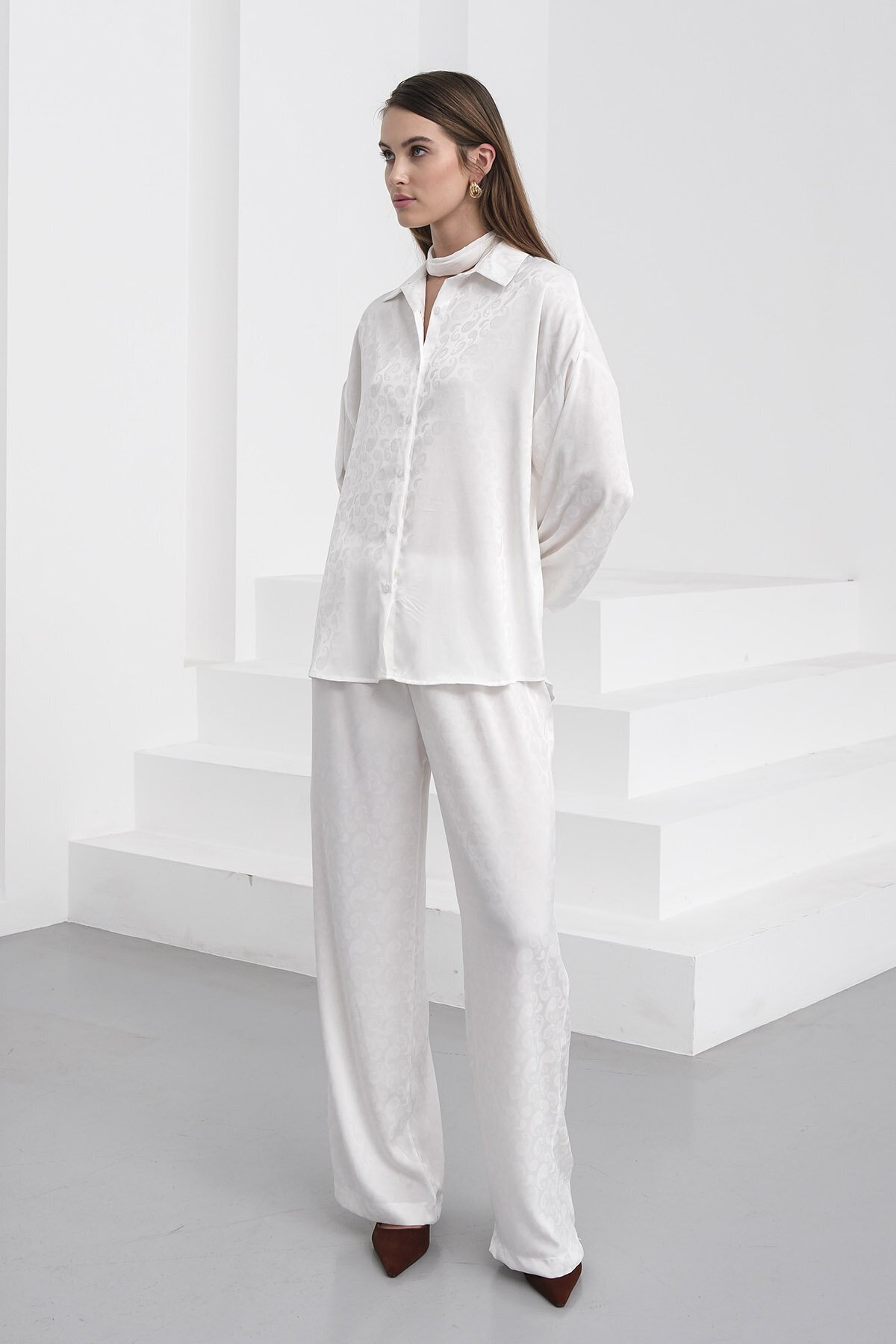 Jakar Desen Saten Gömlek Ve Pantolon Takım