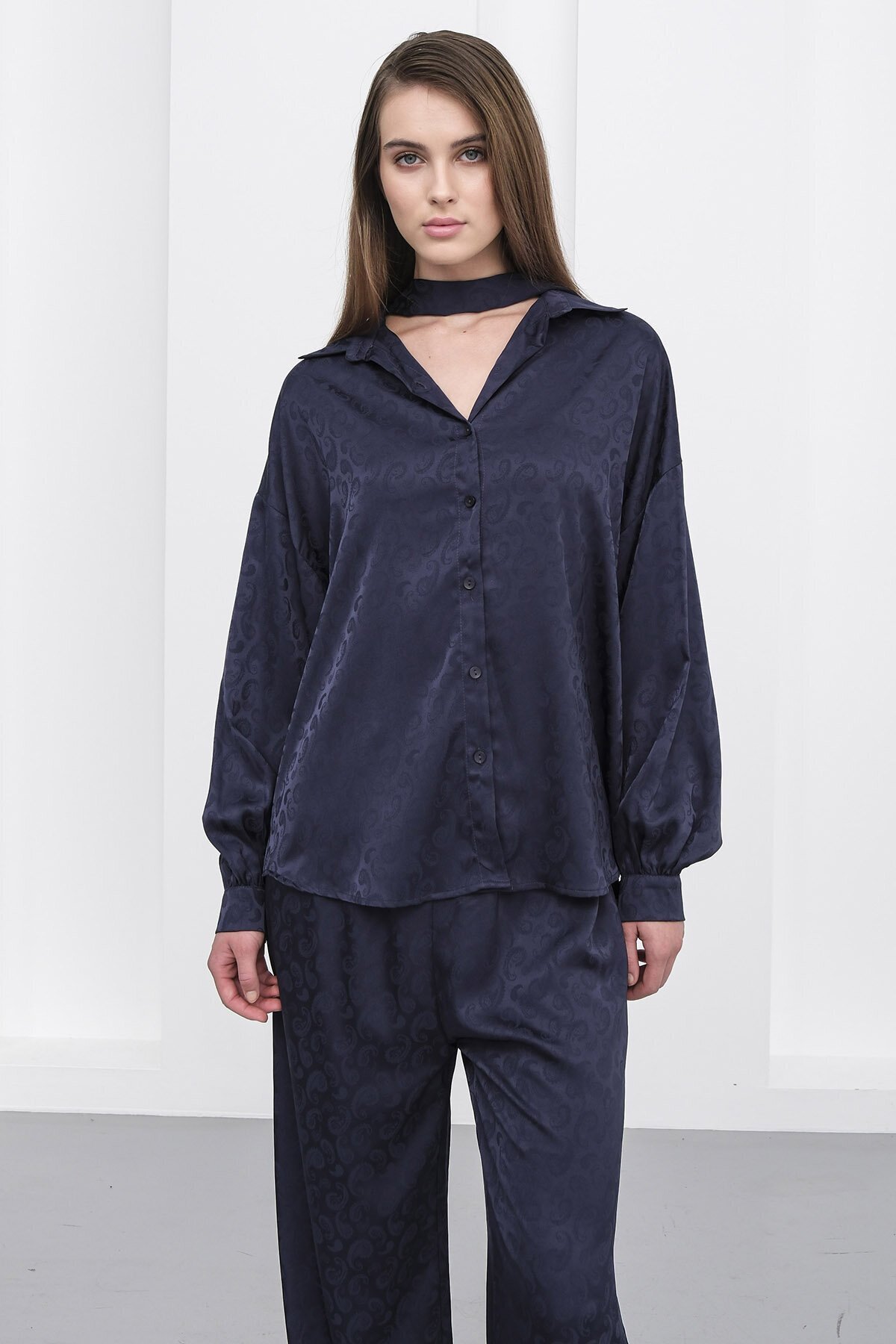 Jakar Desen Saten Gömlek Ve Pantolon Takım