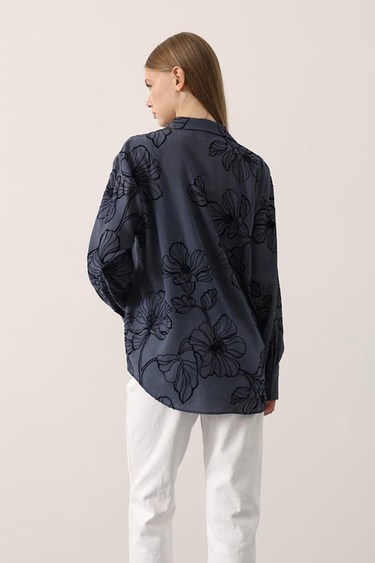 Kabartma Çiçek Desenli Dokulu Uzun Kollu Gömlek