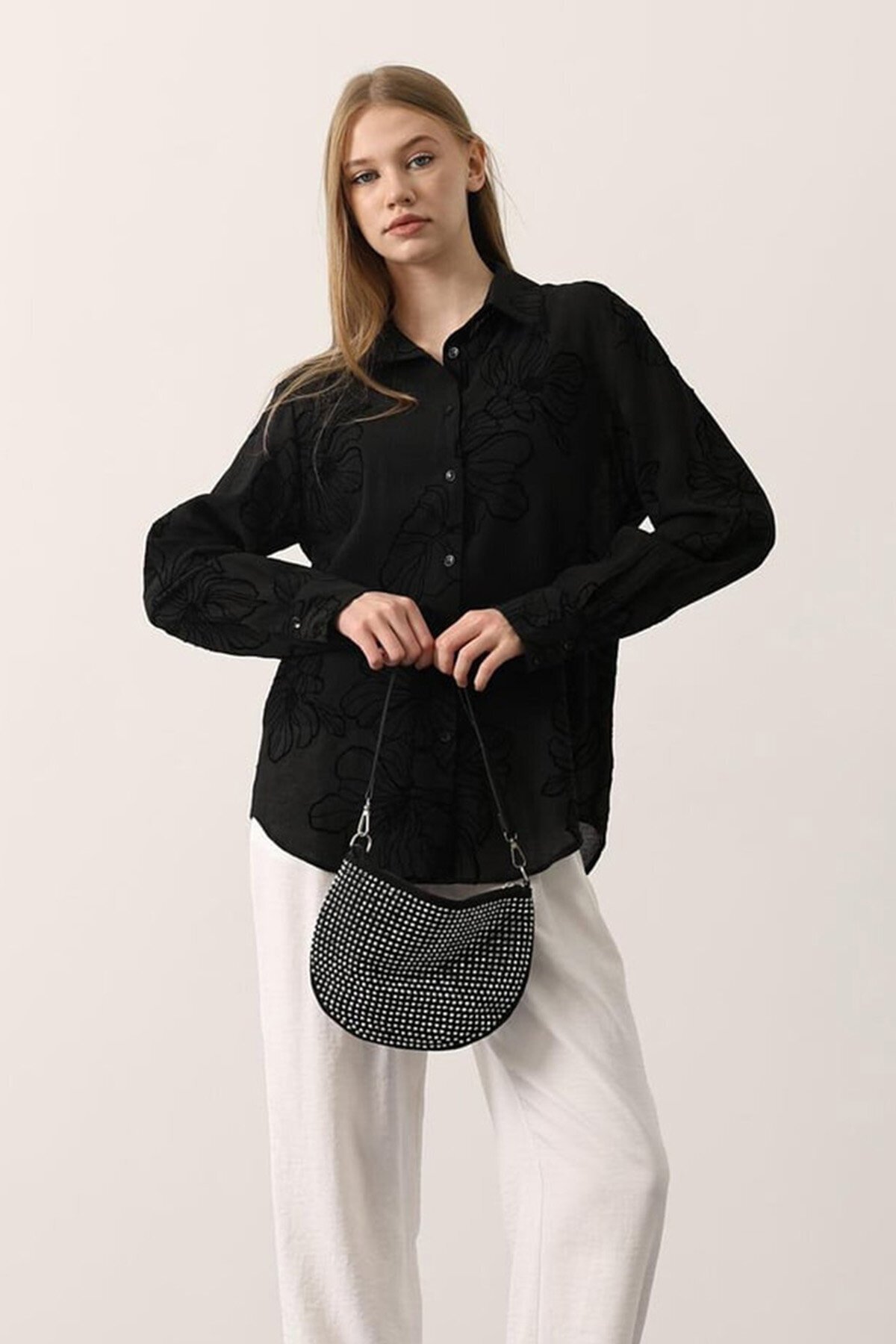 Kabartma Çiçek Desenli Dokulu Uzun Kollu Gömlek