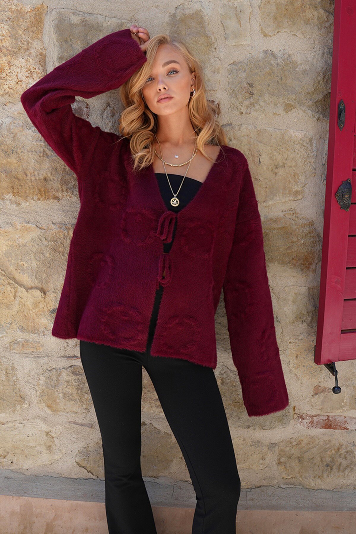 Kabartma Desen Yumoş Sakallı Triko Ceket