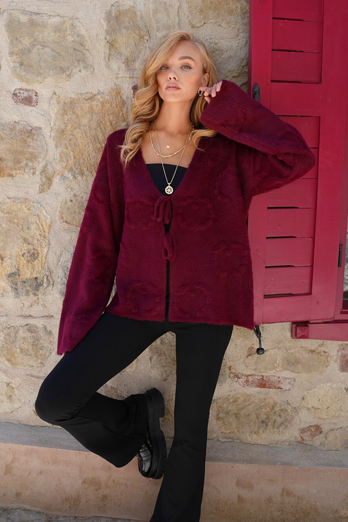 Kabartma Desen Yumoş Sakallı Triko Ceket