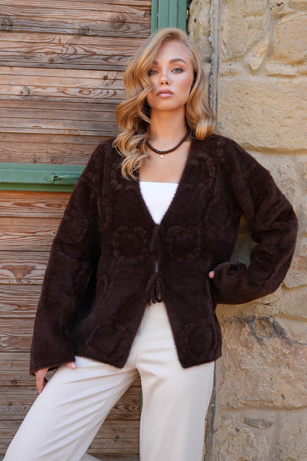 Kabartma Desen Yumoş Sakallı Triko Ceket