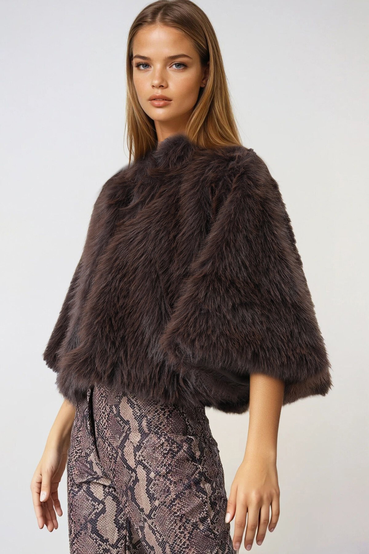 Kahverengi Agraflı Astarlı Kürk Pelerin