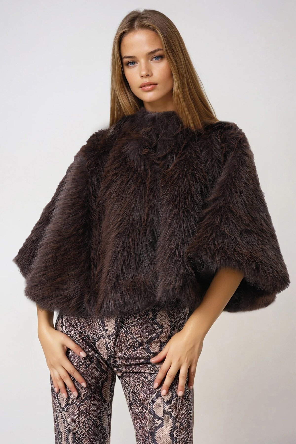 Kahverengi Agraflı Astarlı Kürk Pelerin