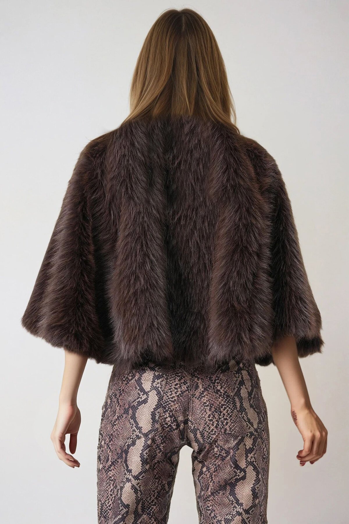 Kahverengi Agraflı Astarlı Kürk Pelerin