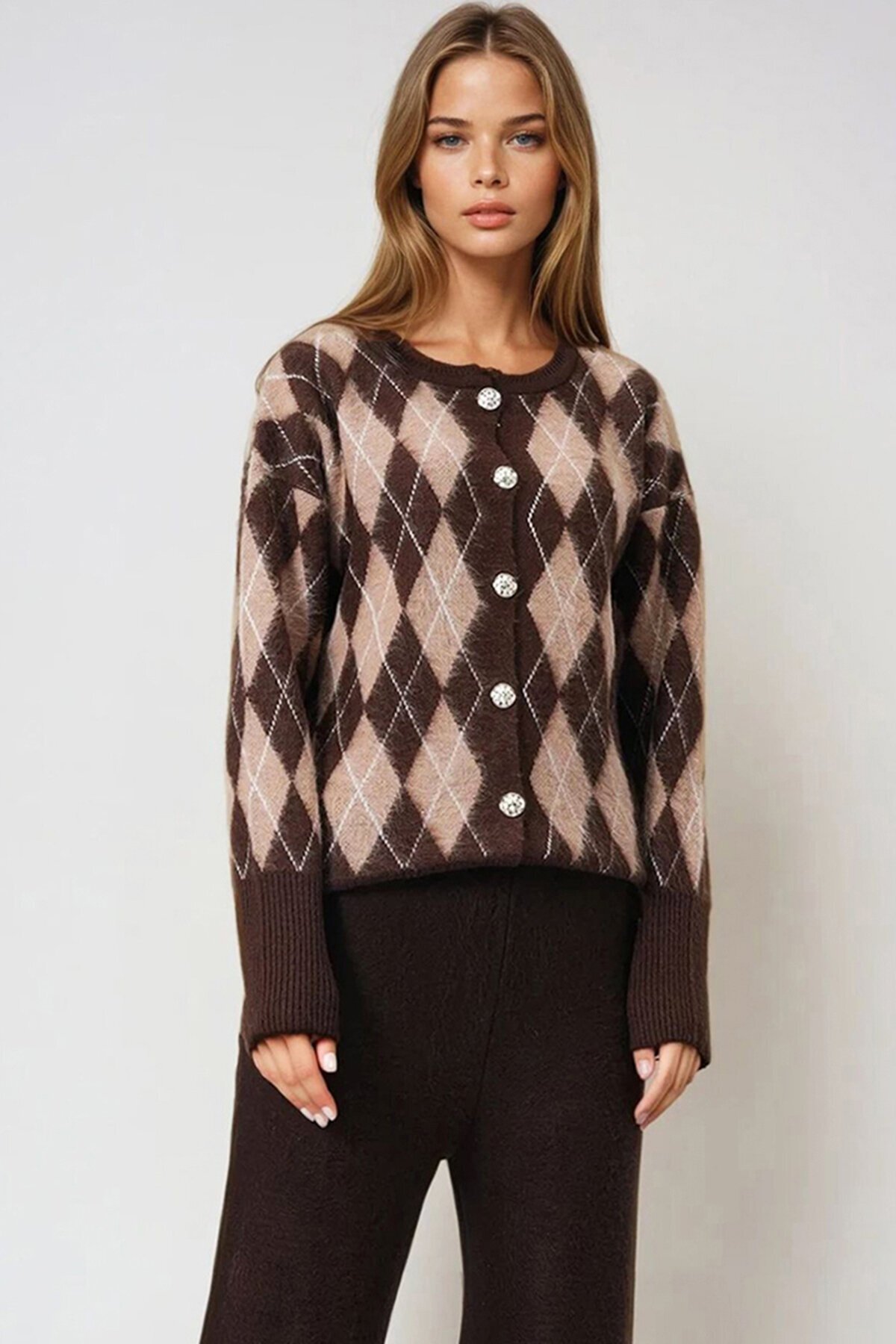 Kahverengi Argyle Desenli Triko Hırka Ve Düz Paça Pantolon Takım