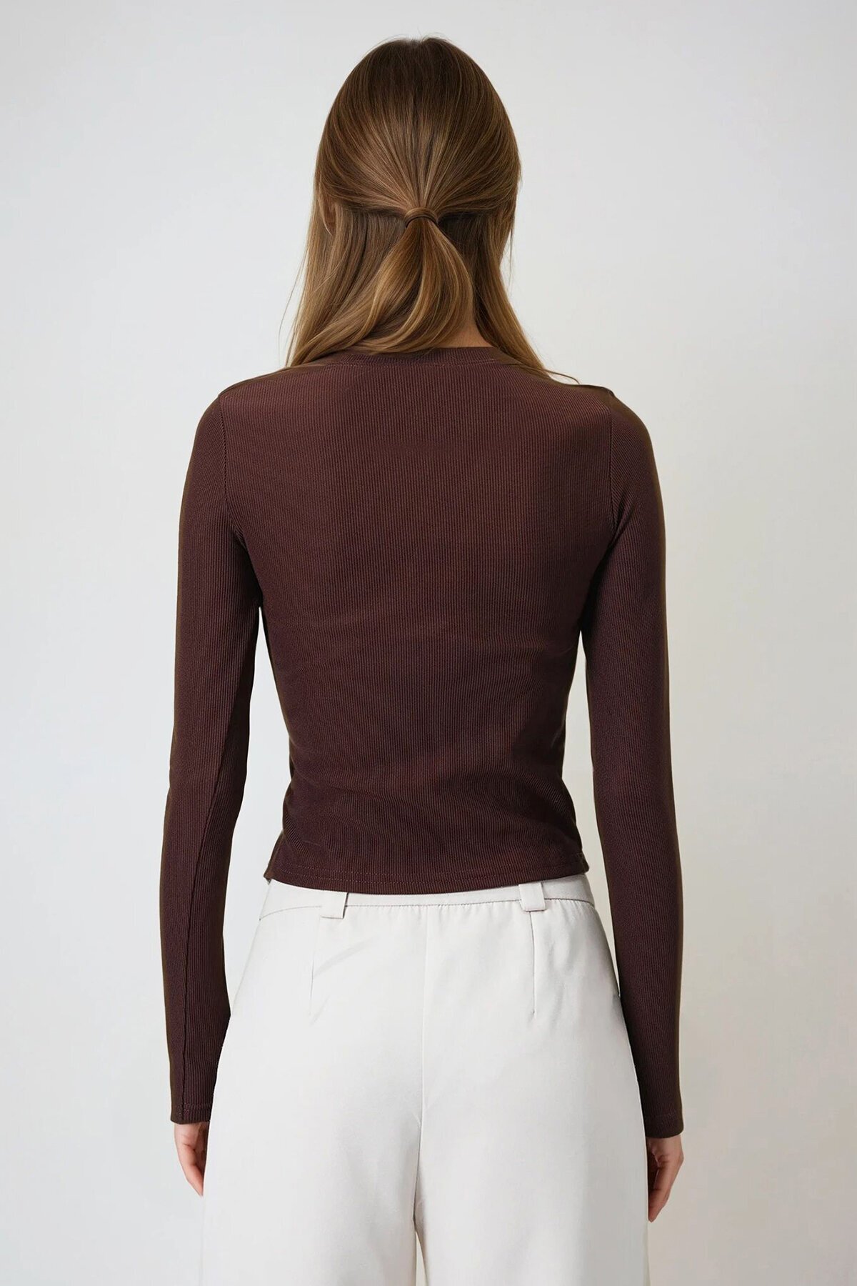 Kahverengi Bisiklet Yaka Asimetrik Kesim Aksesuar Detaylı Fitilli Bluz