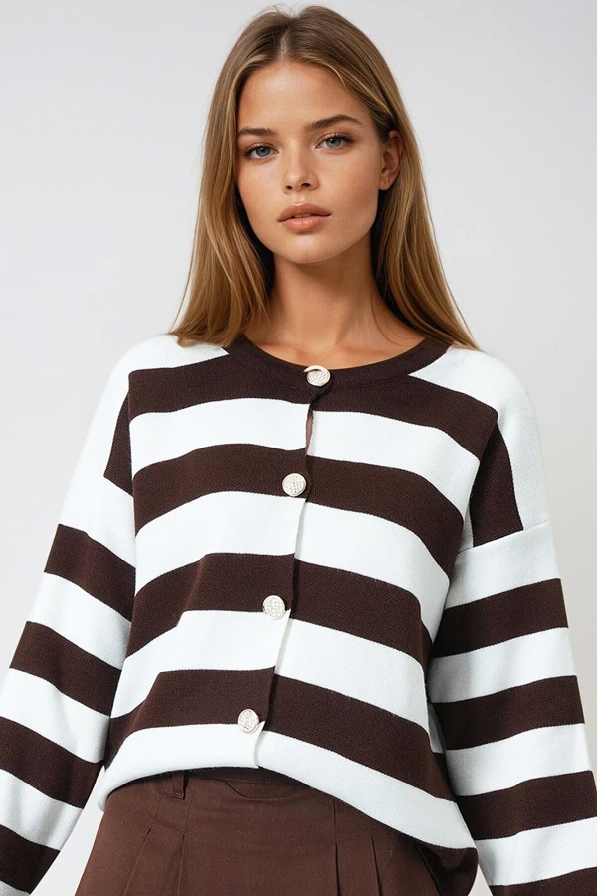 Kahverengi Kalın Çizgili Düğmeli Triko Hırka