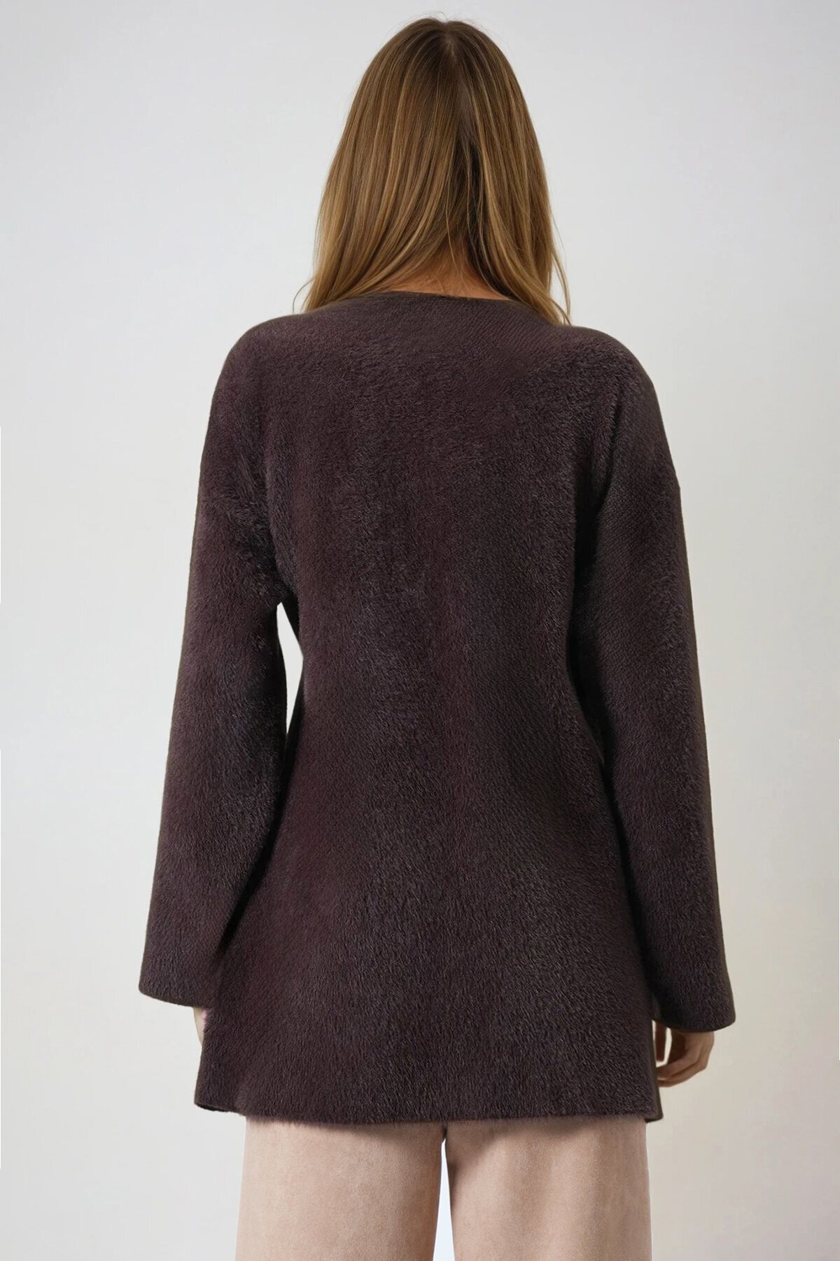 Kahverengi Kruvaze Yaka Püsküllü Hırka