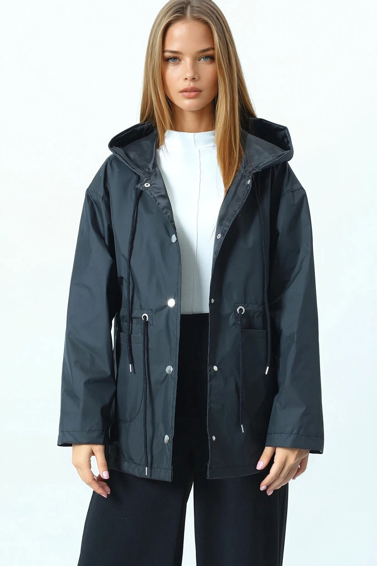 Kapüşonlu Cep Detaylı Astarlı Büzgü İpli Yağmurluk