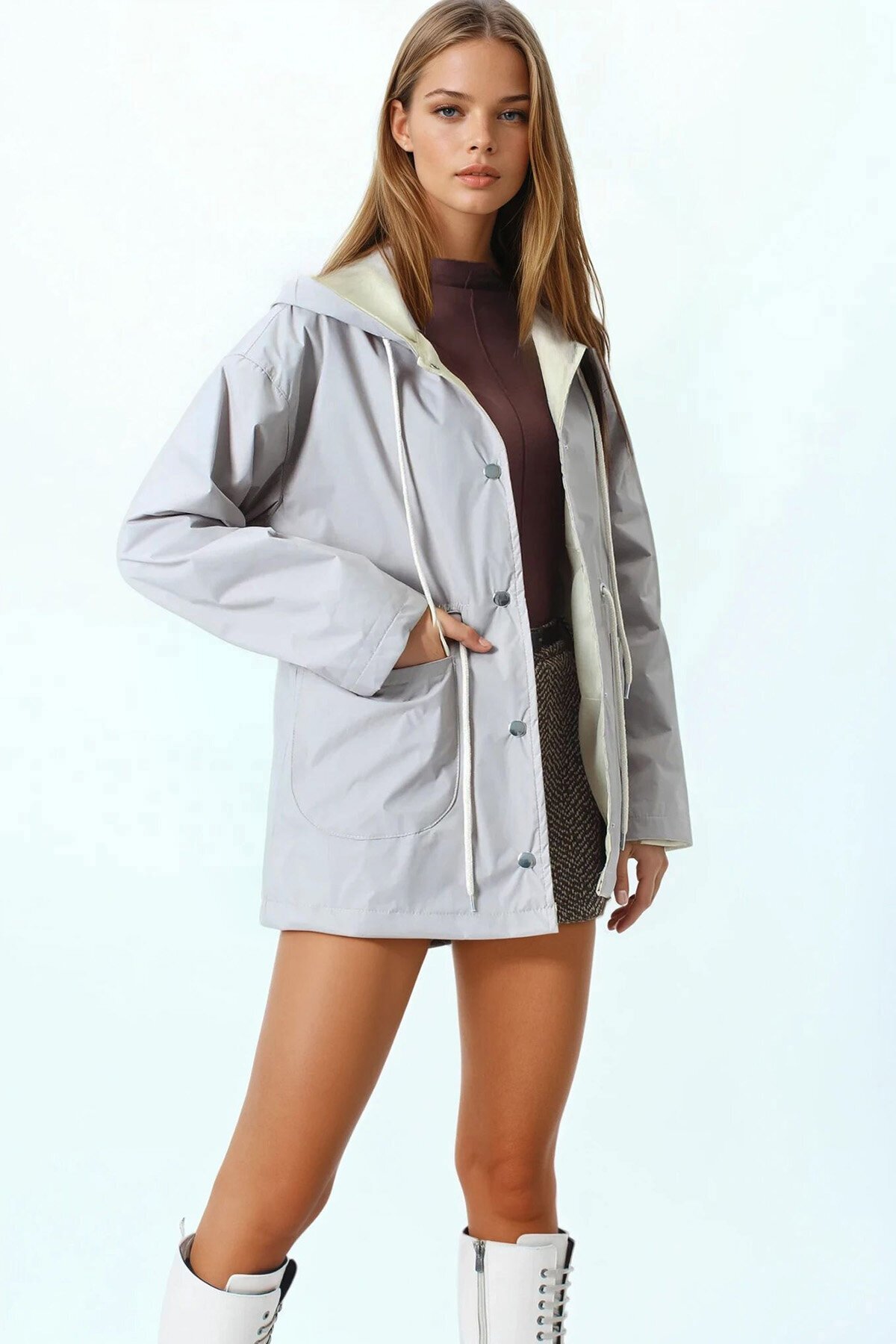 Kapüşonlu Cep Detaylı Astarlı Büzgü İpli Yağmurluk