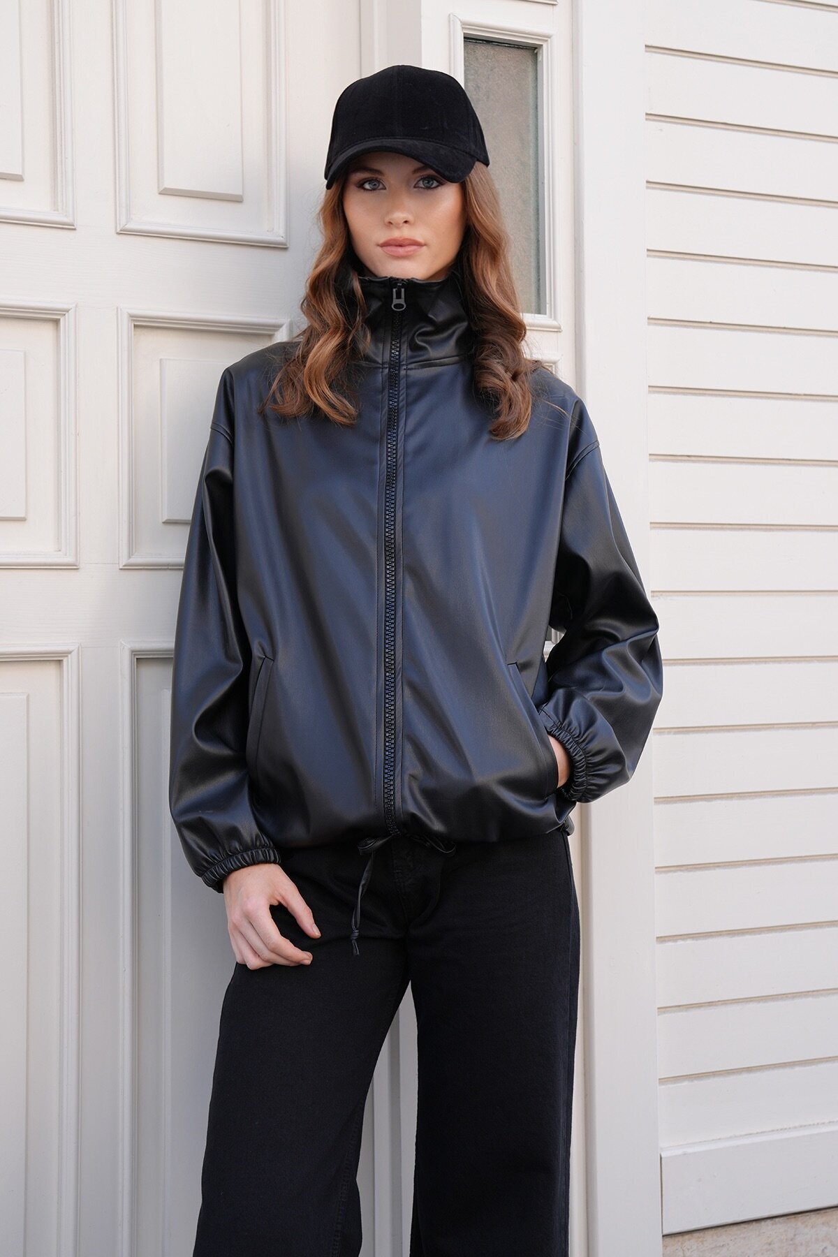 Kapüşonlu Fermuar Kapamalı Çift Cepli Suni Deri Ceket