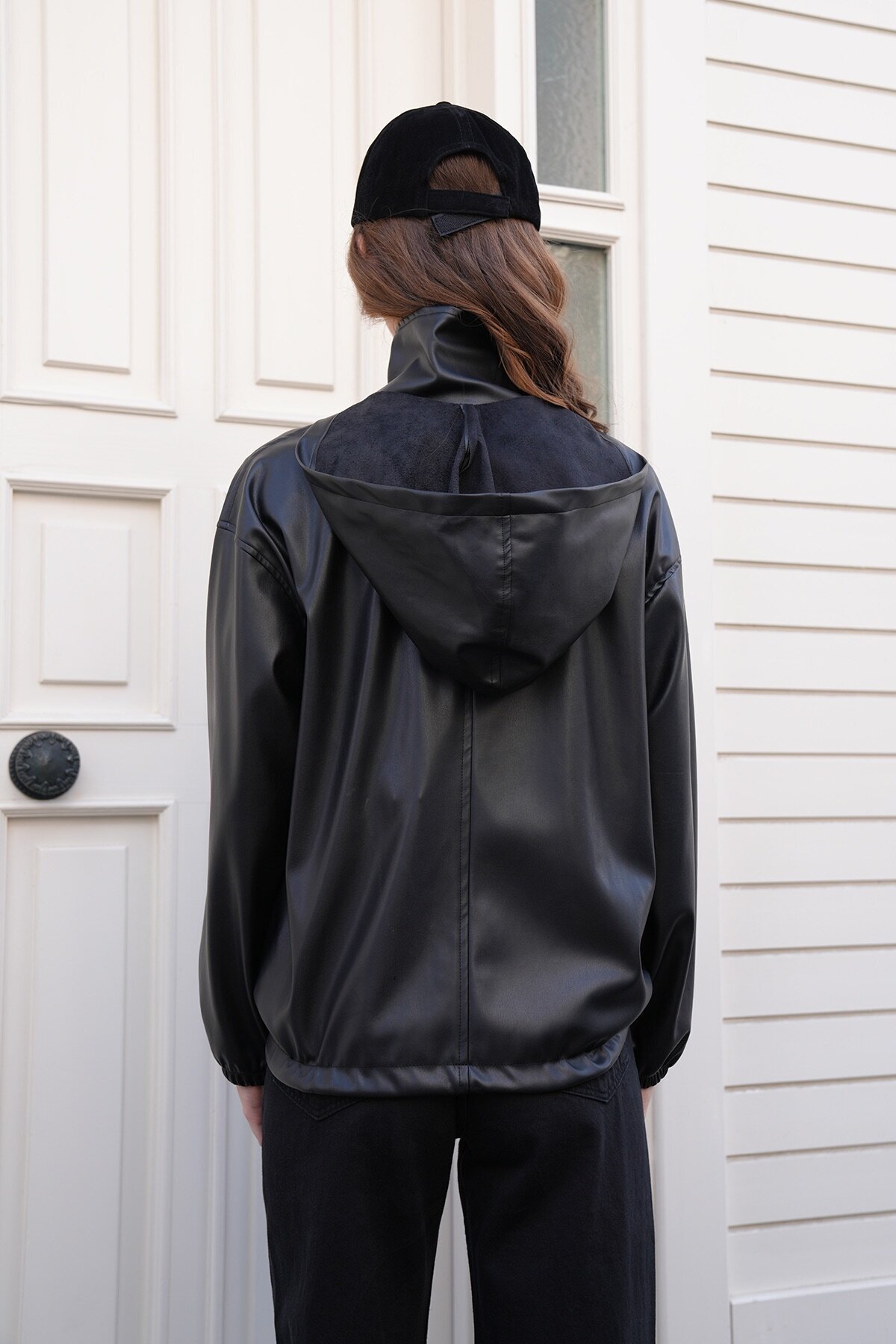 Kapüşonlu Fermuar Kapamalı Çift Cepli Suni Deri Ceket