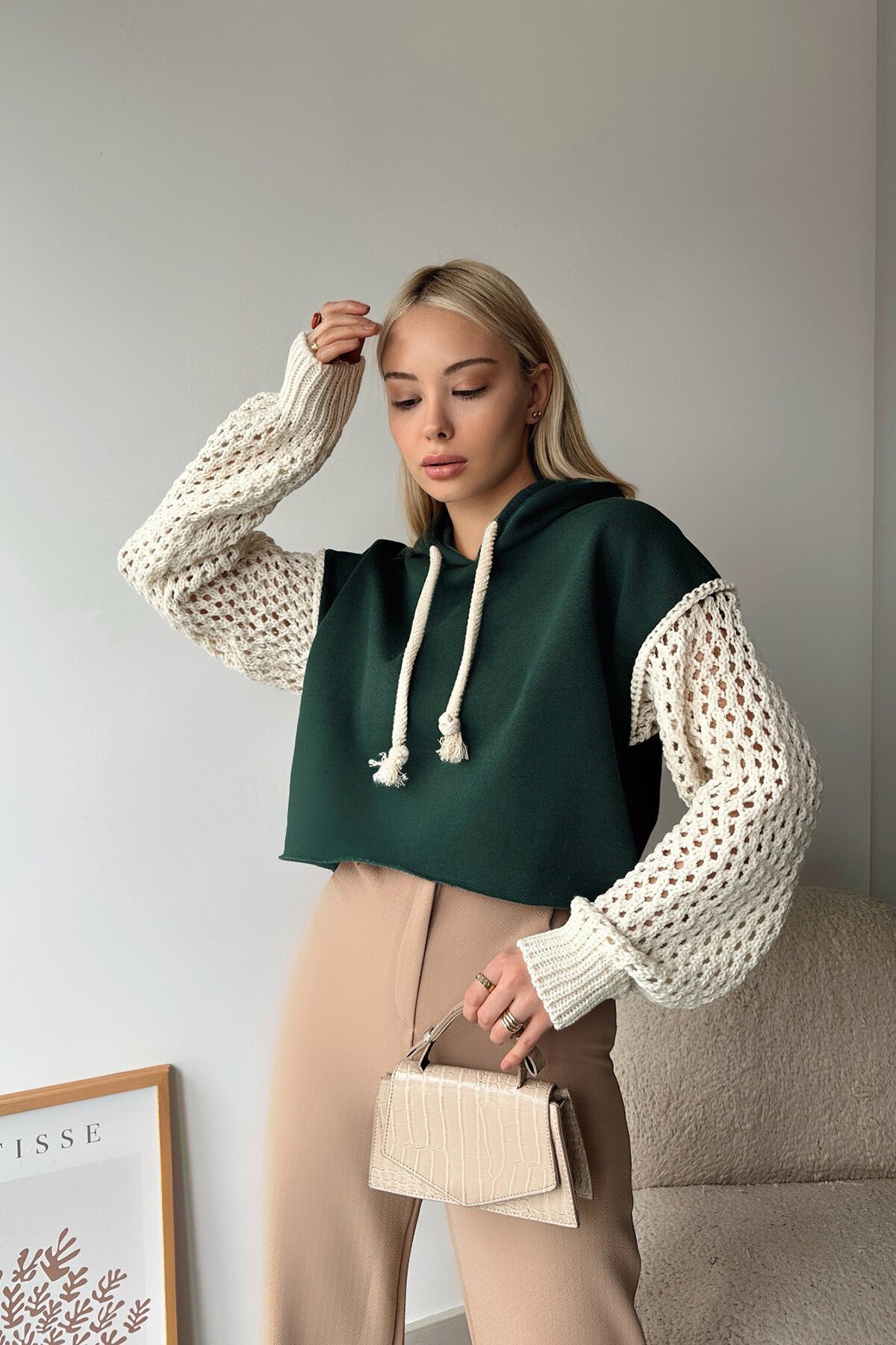 Koyu Yeşil Kapüşonlu File Örgü Kol Bağcıklı Crop Sweatshirt