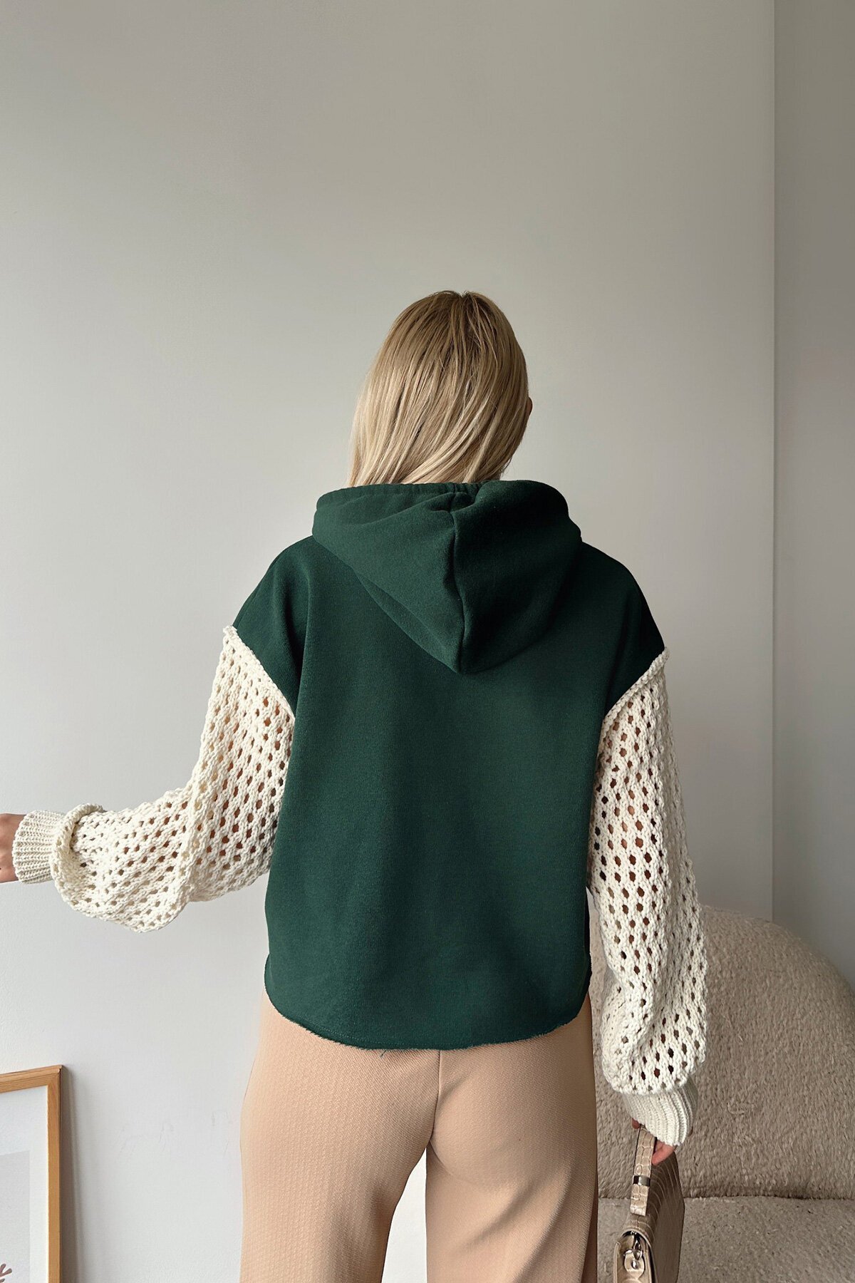 Koyu Yeşil Kapüşonlu File Örgü Kol Bağcıklı Crop Sweatshirt