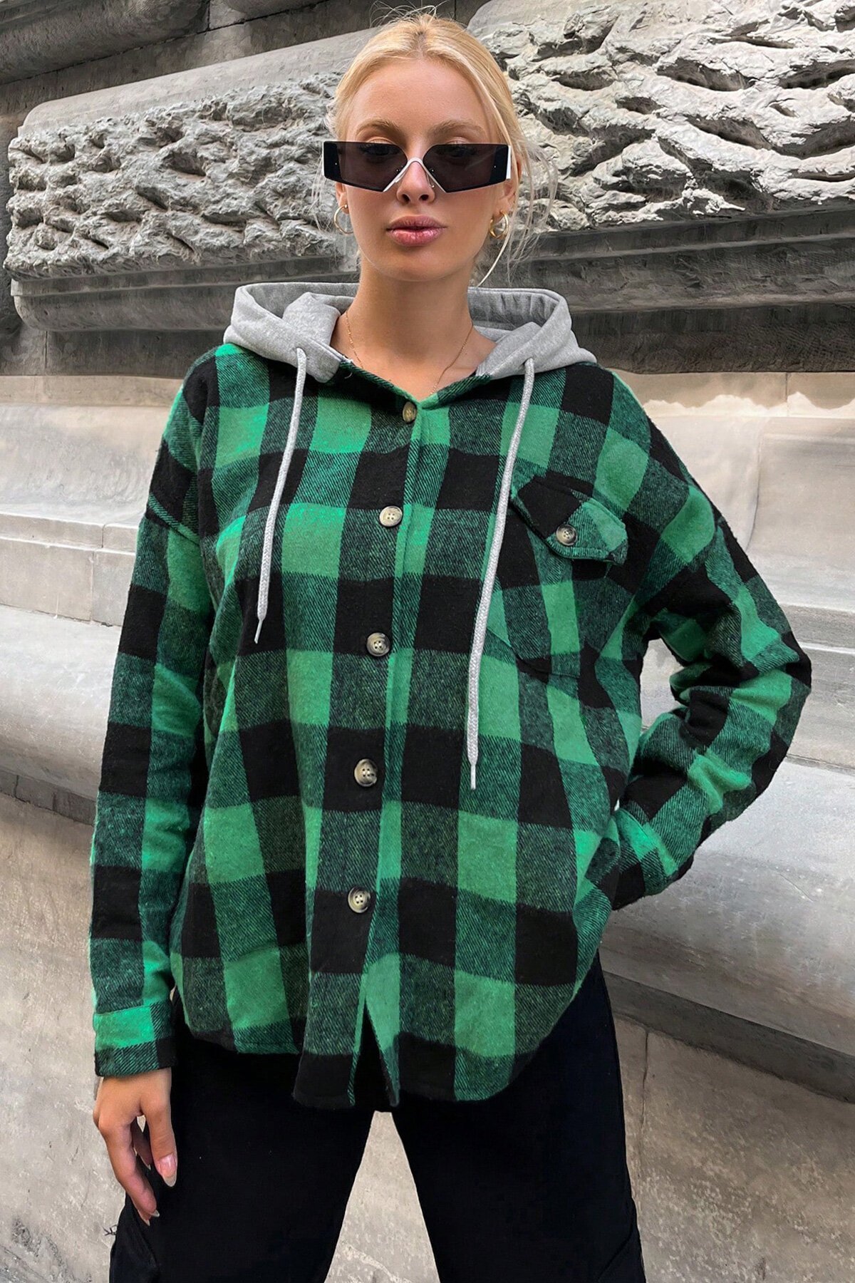 Yeşil Kapüşonlu Oversize Cepli Düğmeli Ekose Gömlek Ceket