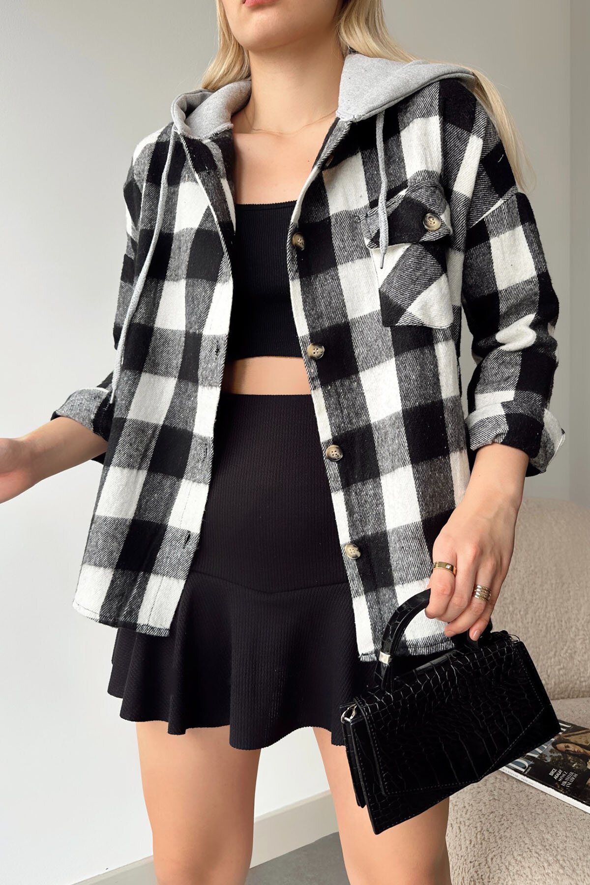 Siyah Kapüşonlu Oversize Cepli Düğmeli Ekose Gömlek Ceket