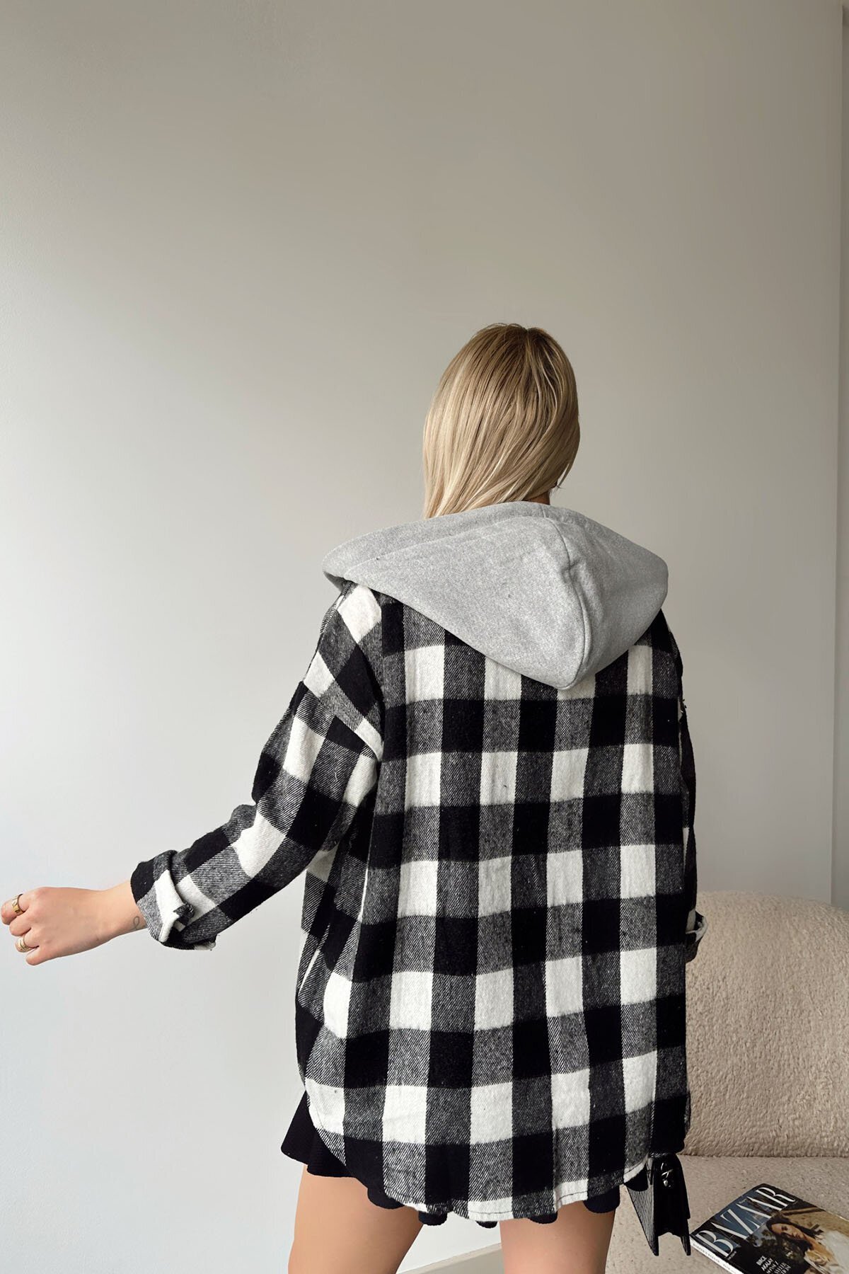 Siyah Kapüşonlu Oversize Cepli Düğmeli Ekose Gömlek Ceket