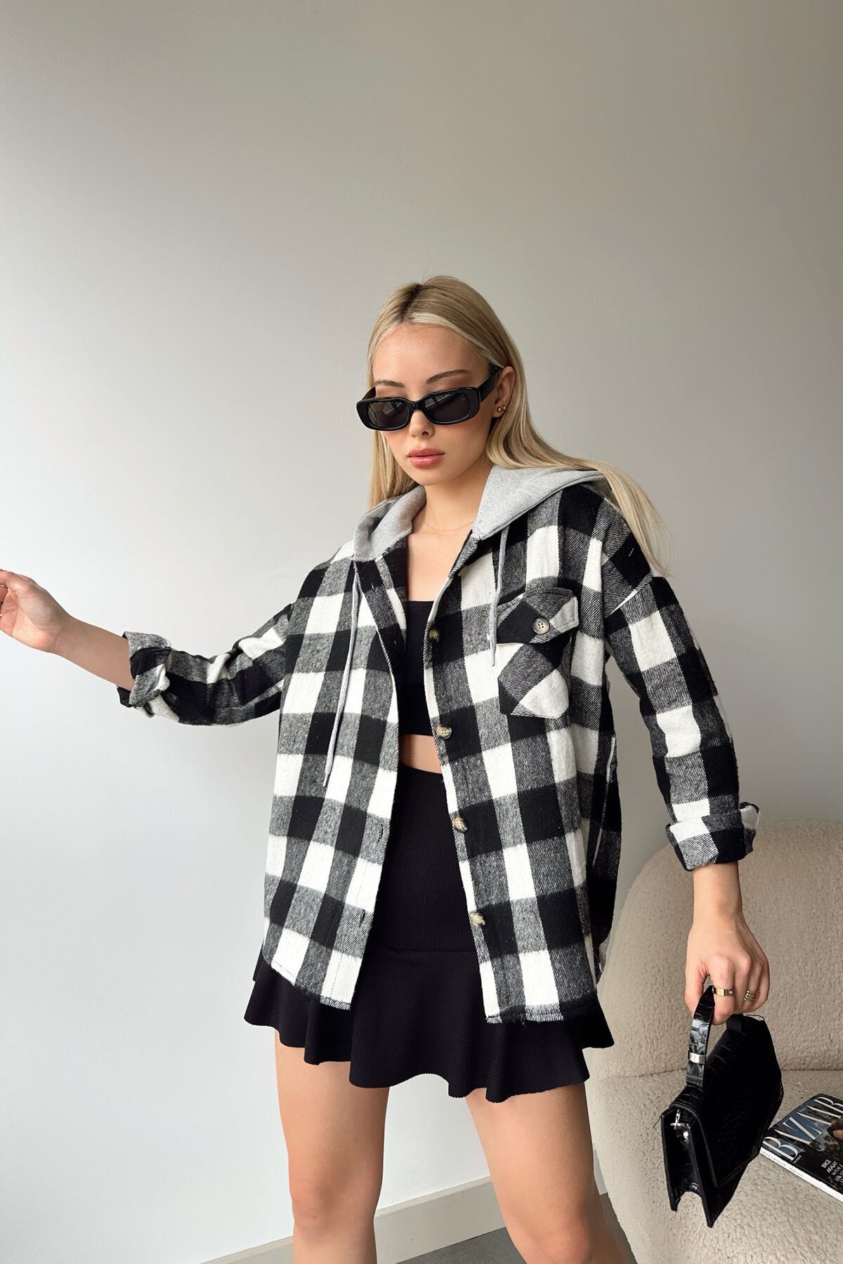 Siyah Kapüşonlu Oversize Cepli Düğmeli Ekose Gömlek Ceket