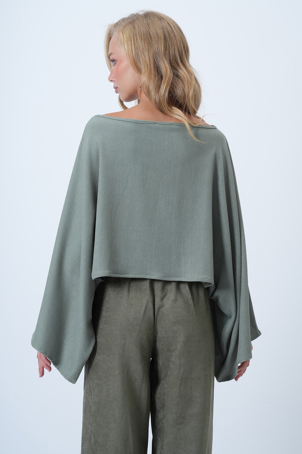 Kayık Yaka Kendinden Dokulu Yarasa Kol Bluz