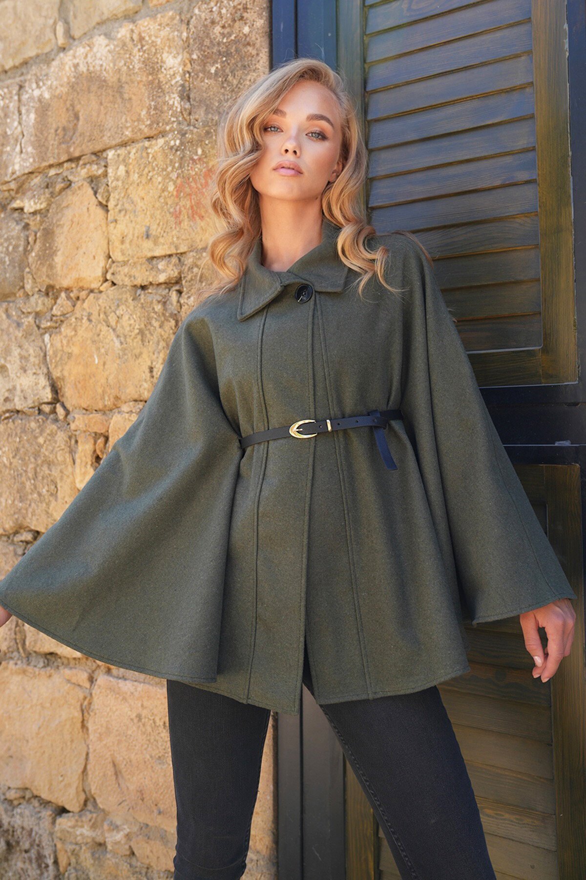 Kemer Detaylı Kaşe Pelerin Kaban