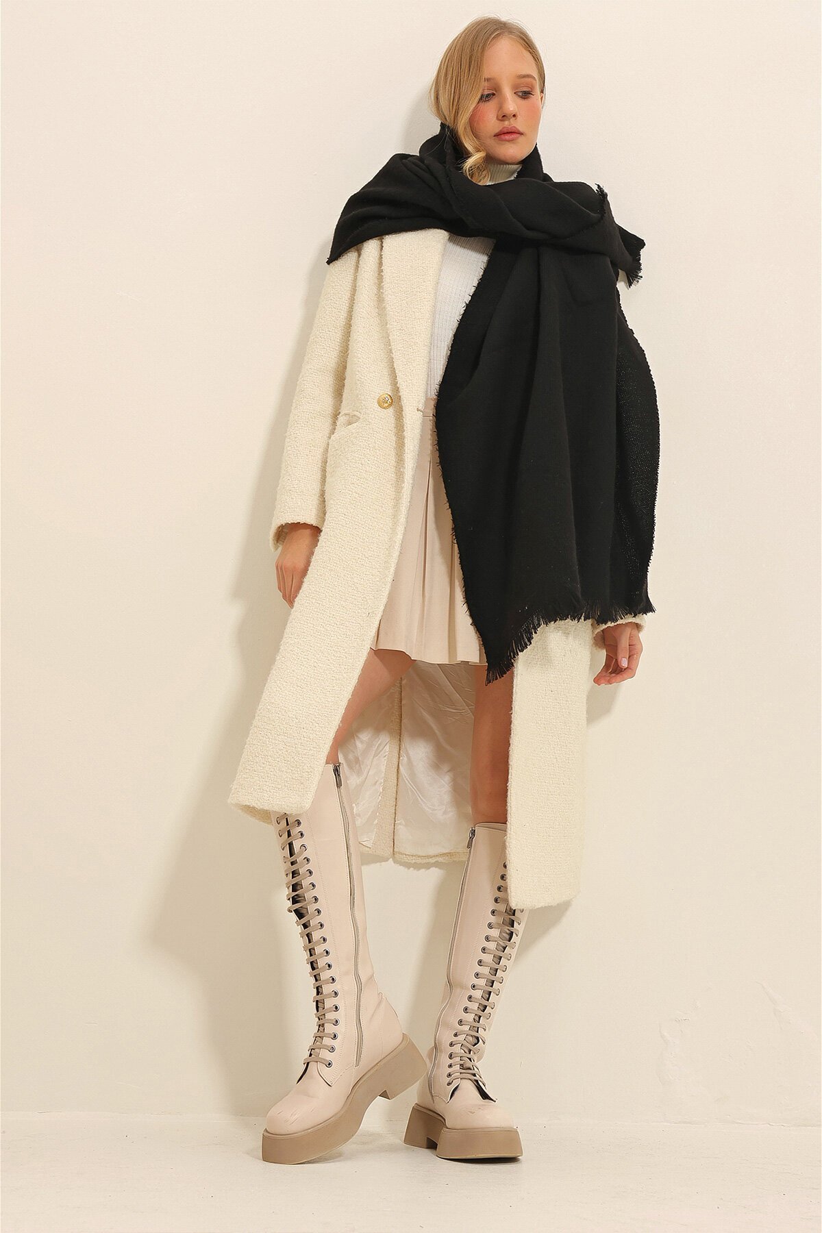 Siyah Kendinden Desenli Şal