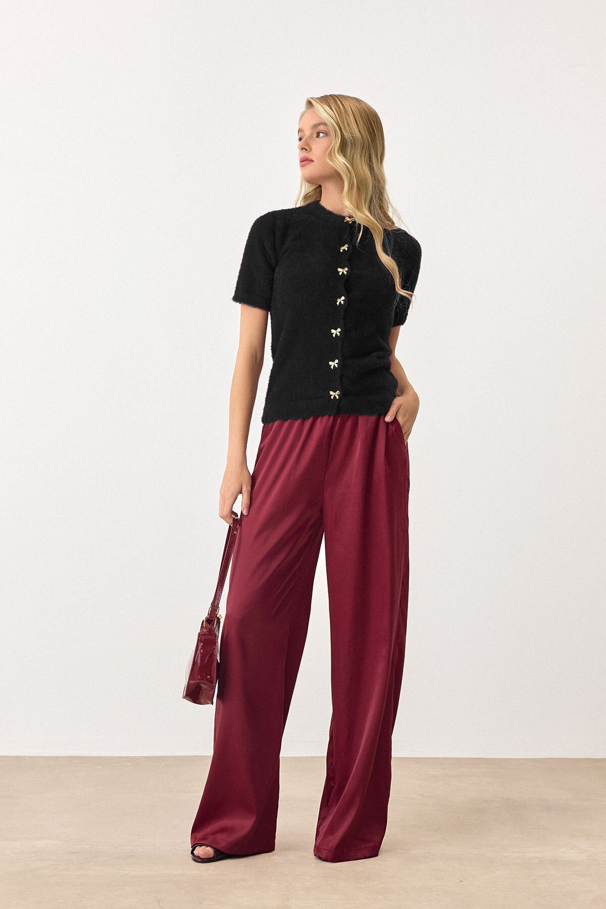 Siyah Kısa Kollu Düğmeli Triko Hırka