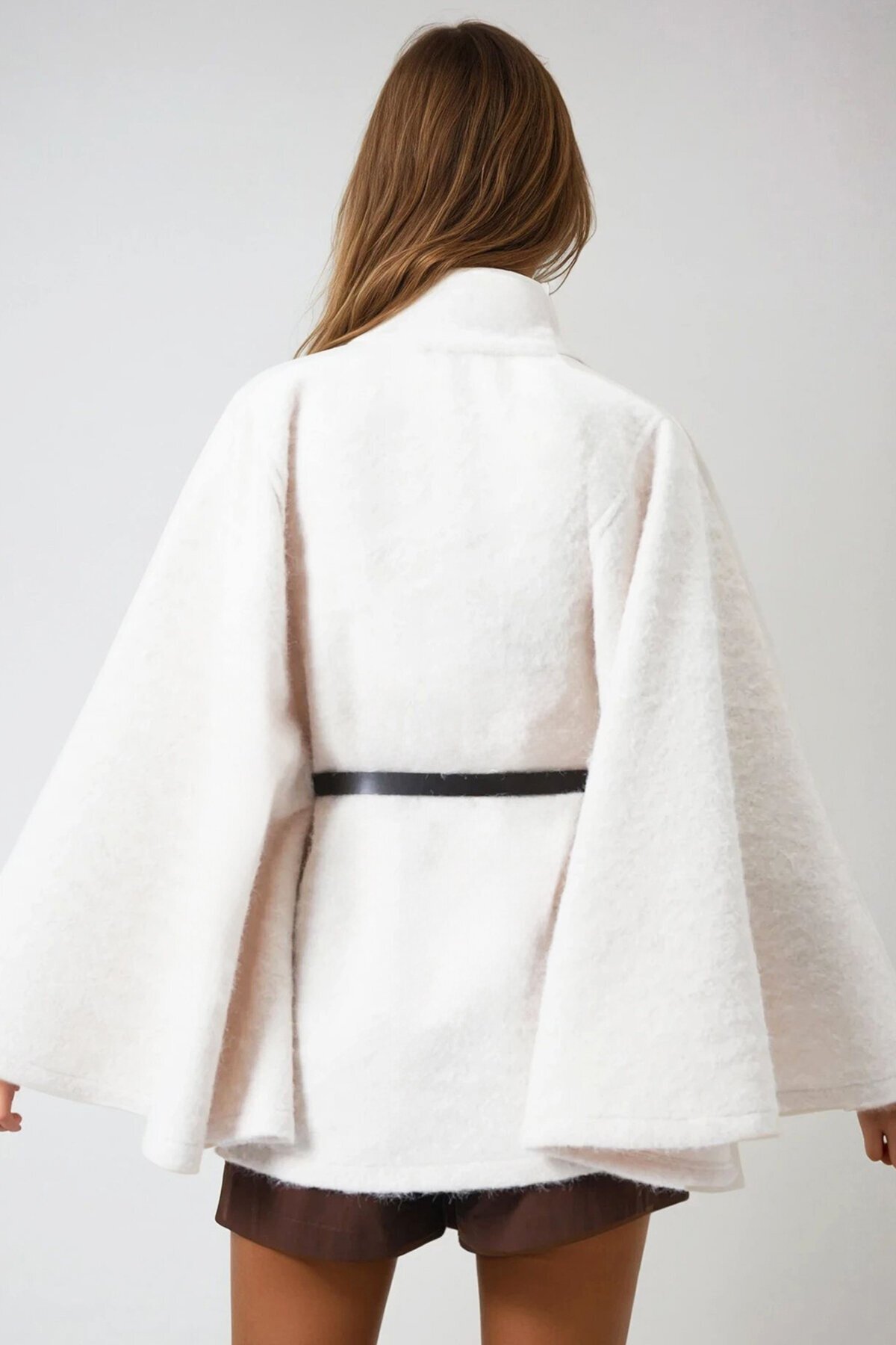 Krem Kemerli Gizli Düğmeli Premium Pelerin