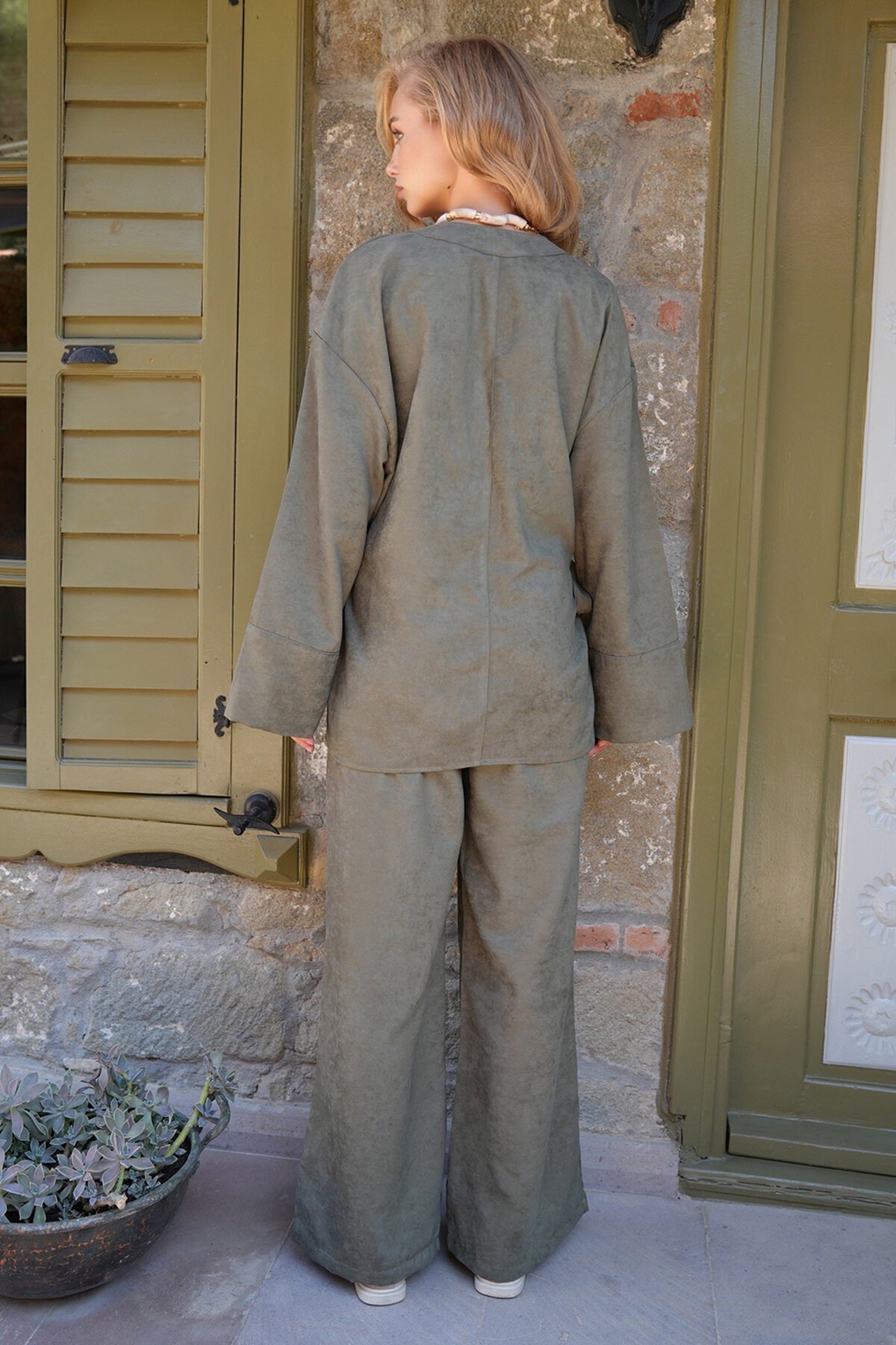 Kruvaze Kesim V Yaka Bağlama Detaylı Ceket Ve Pantolon Takım