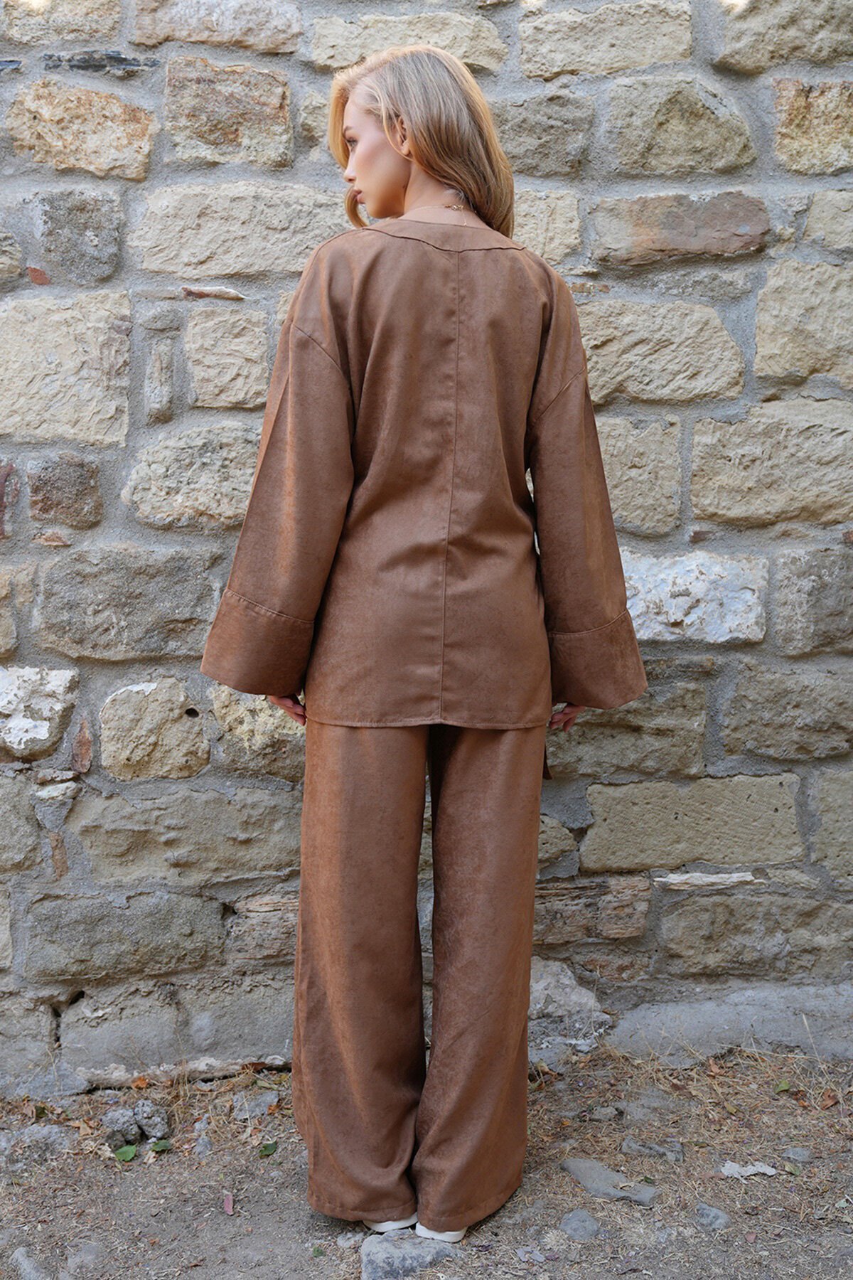 Kruvaze Kesim V Yaka Bağlama Detaylı Ceket Ve Pantolon Takım